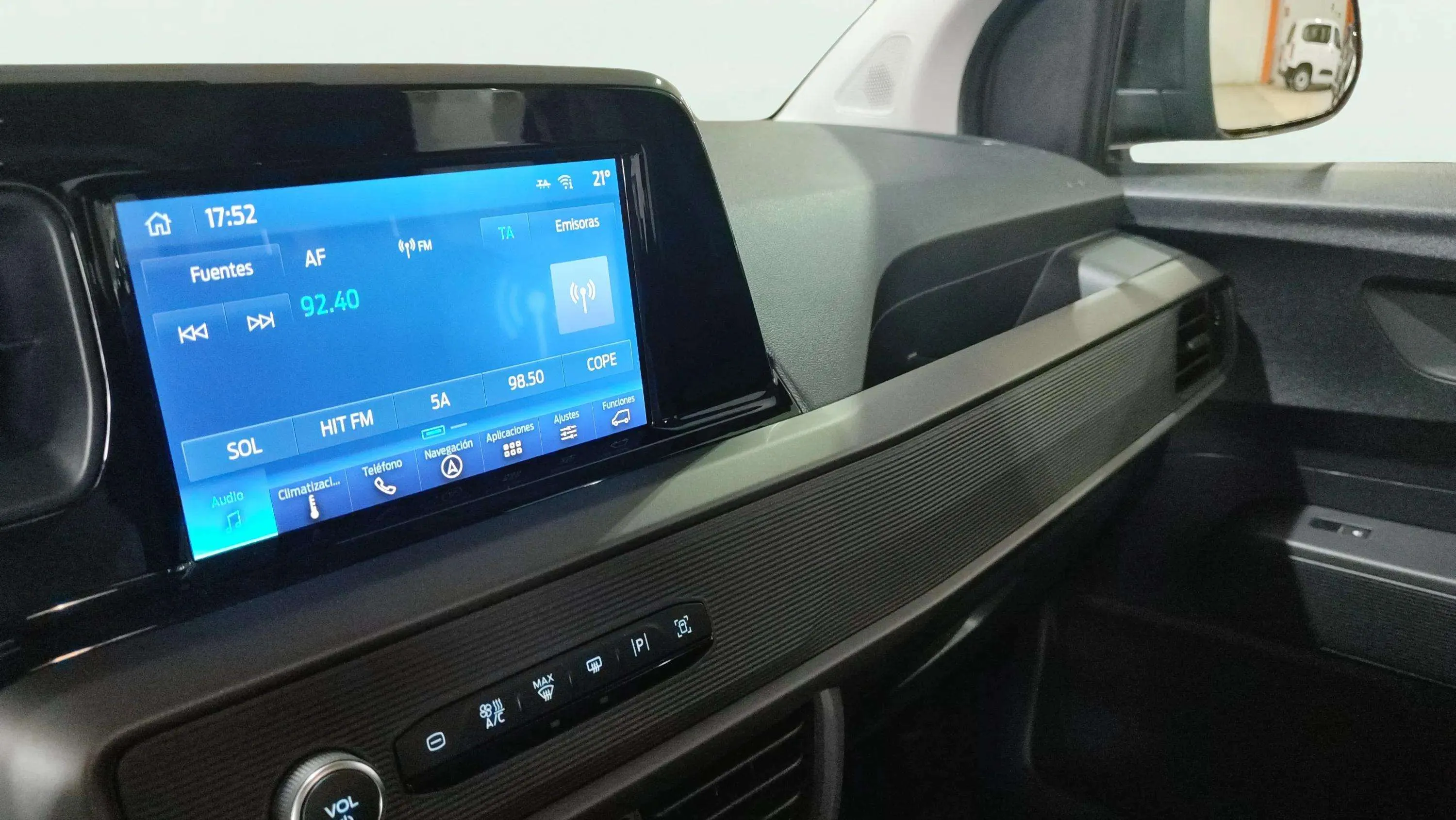 Ford Tourneo Courier 1.0 EcoBoost Trend - foto 11