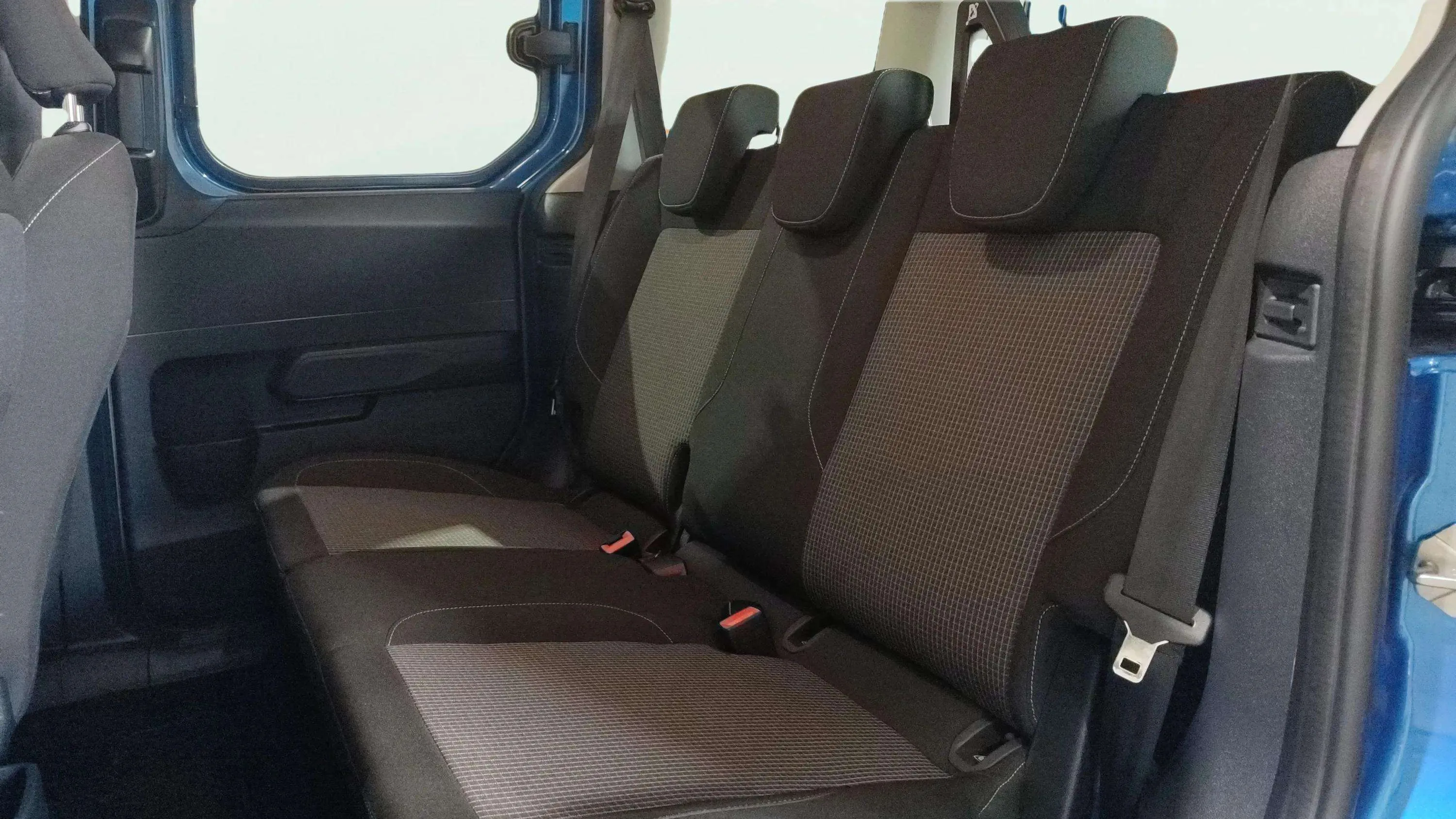 Ford Tourneo Courier 1.0 EcoBoost Trend - foto 21