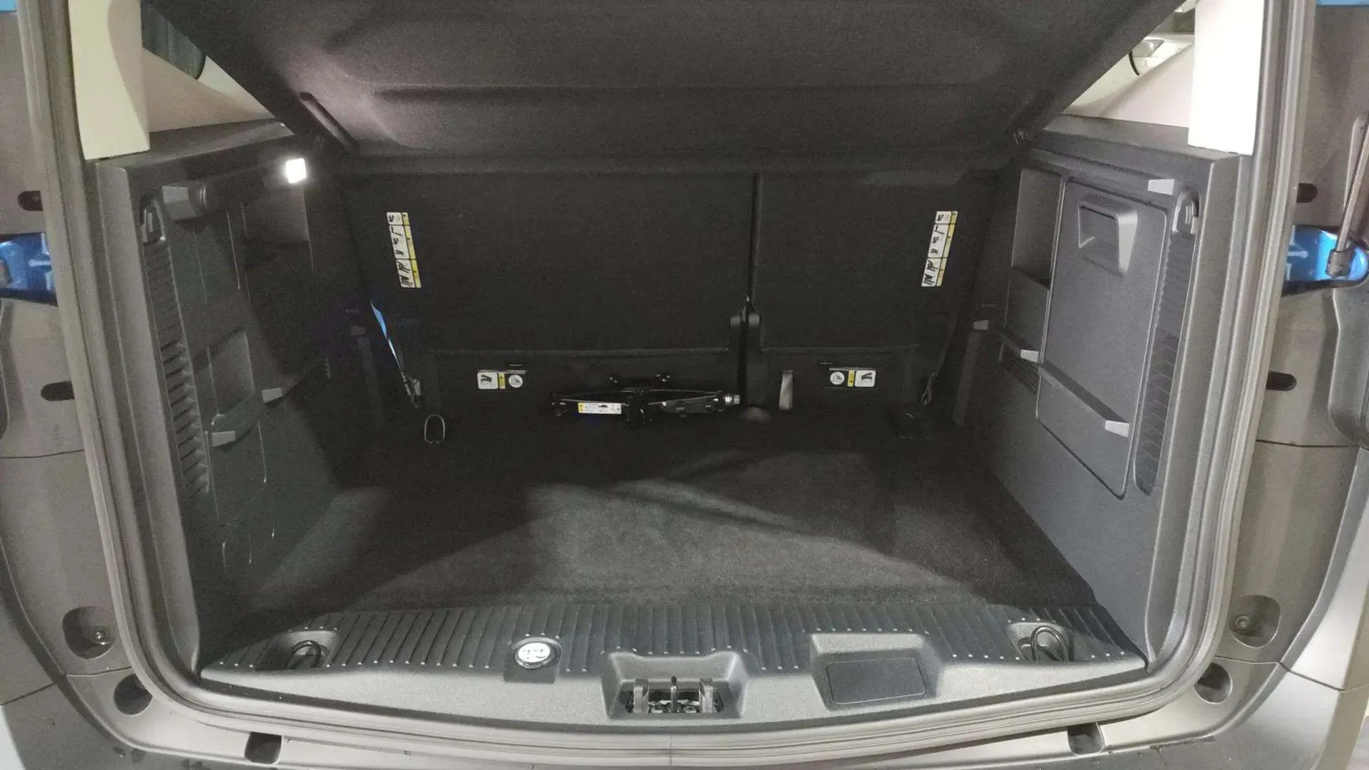 Ford Tourneo Courier 1.0 EcoBoost Trend - foto 25