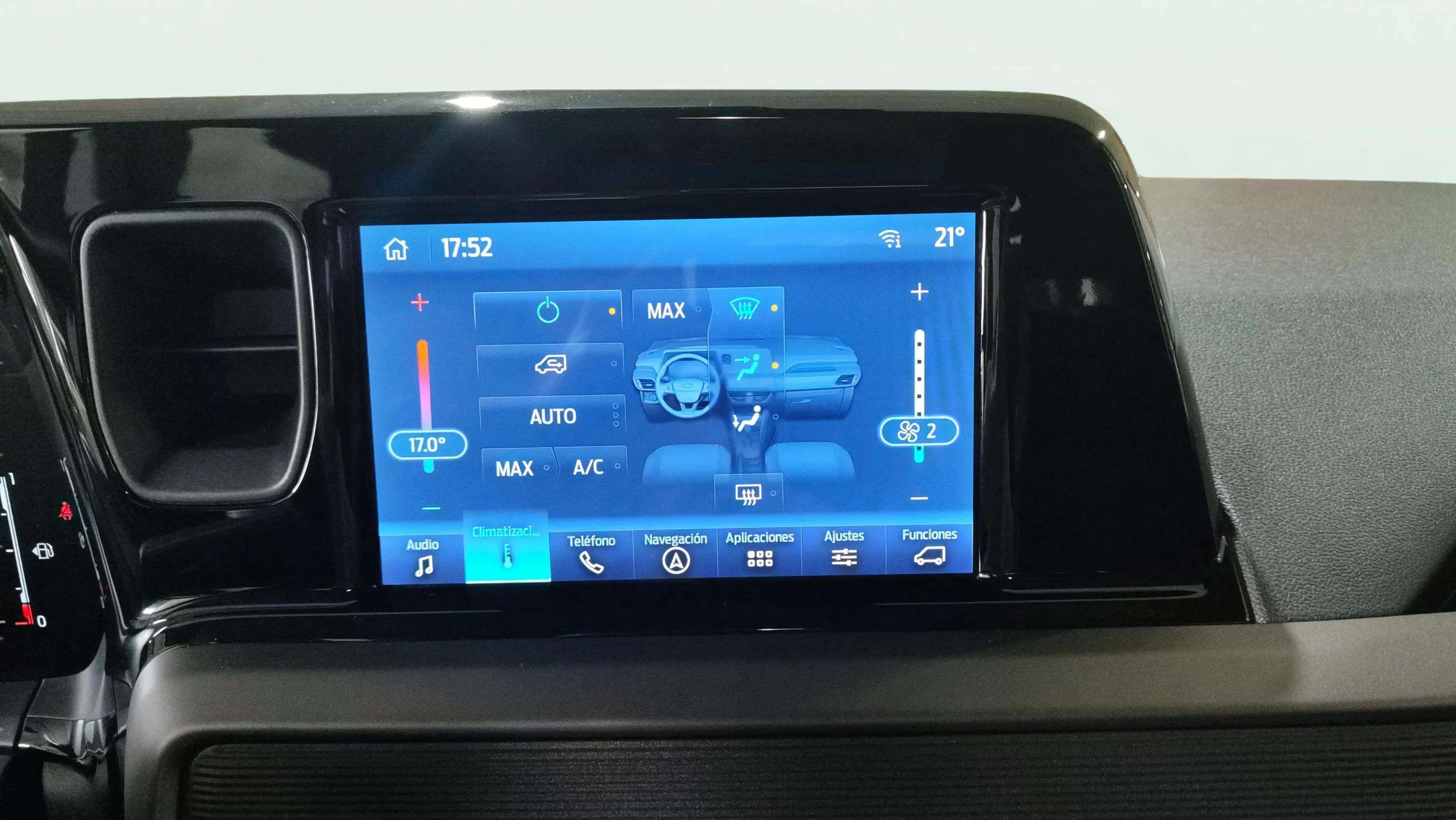 Ford Tourneo Courier 1.0 EcoBoost Trend - foto 10
