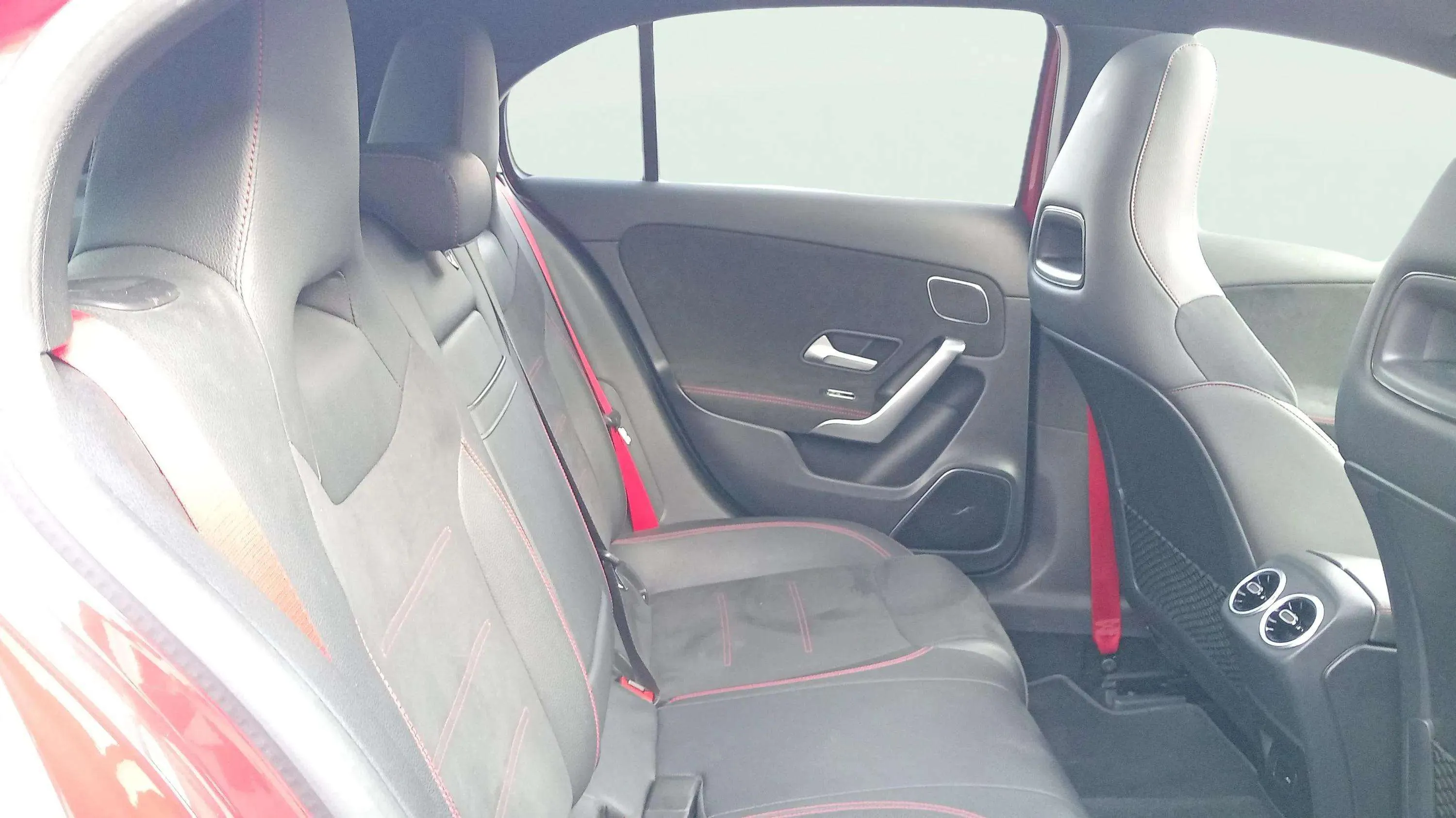 Mercedes-Benz Clase A Mercedes-AMG A 35 4MATIC+ - foto 25