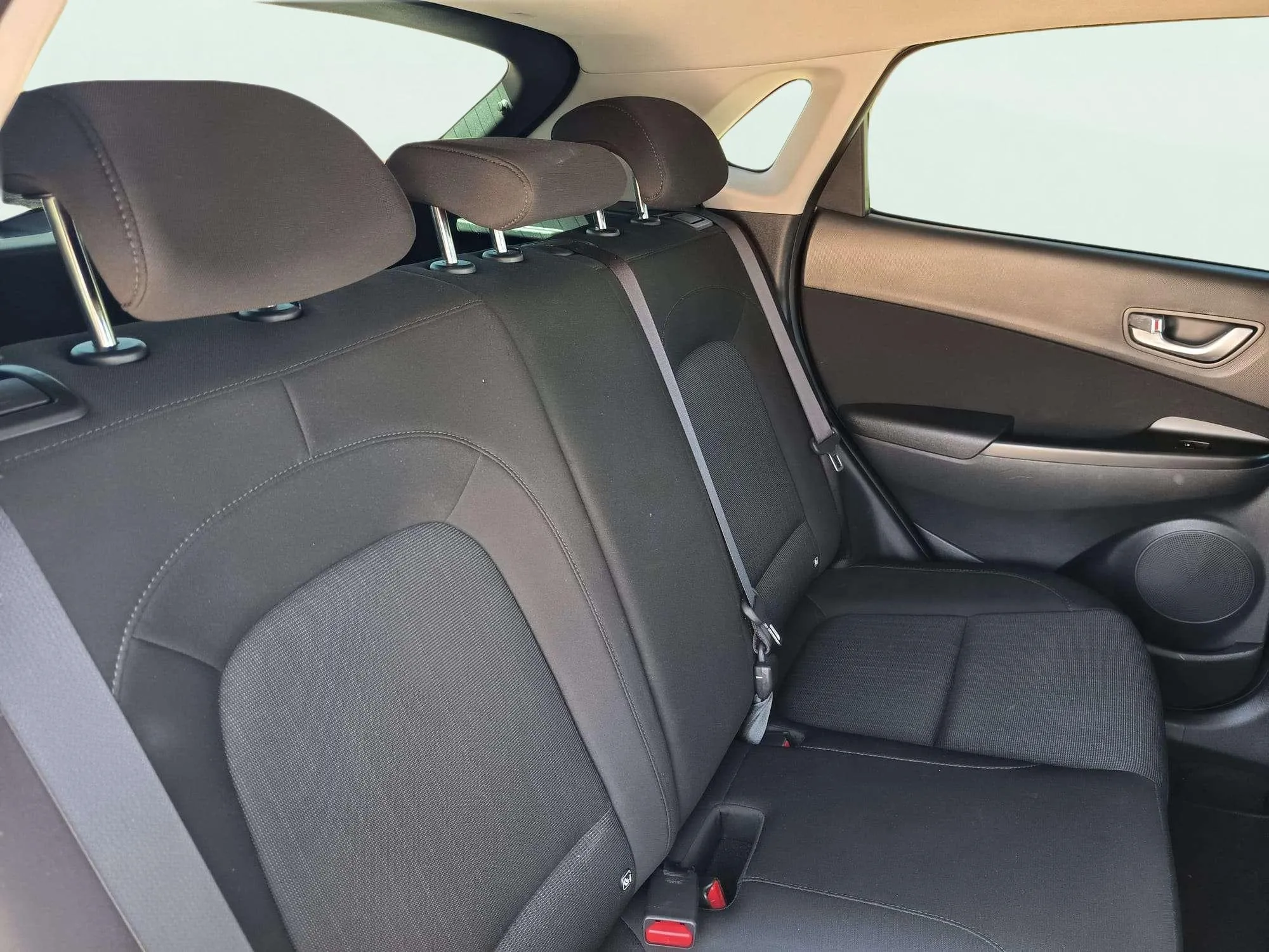 Hyundai Kona 1.6 GDI HEV Maxx DCT - foto 19