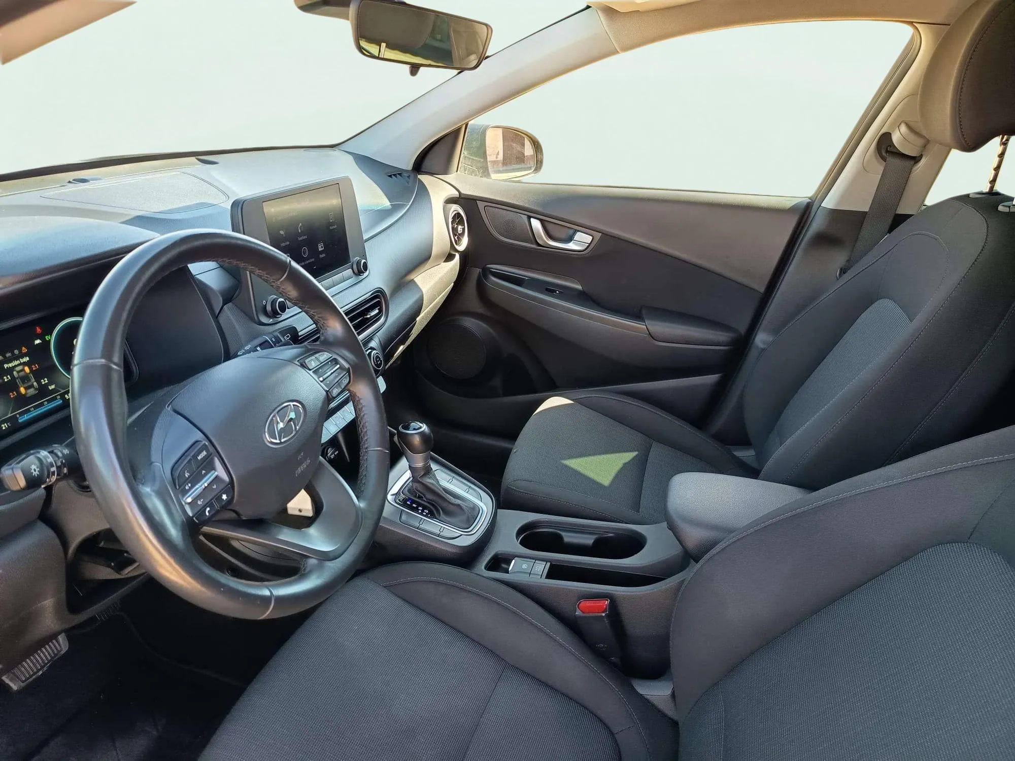 Hyundai Kona 1.6 GDI HEV Maxx DCT - foto 9