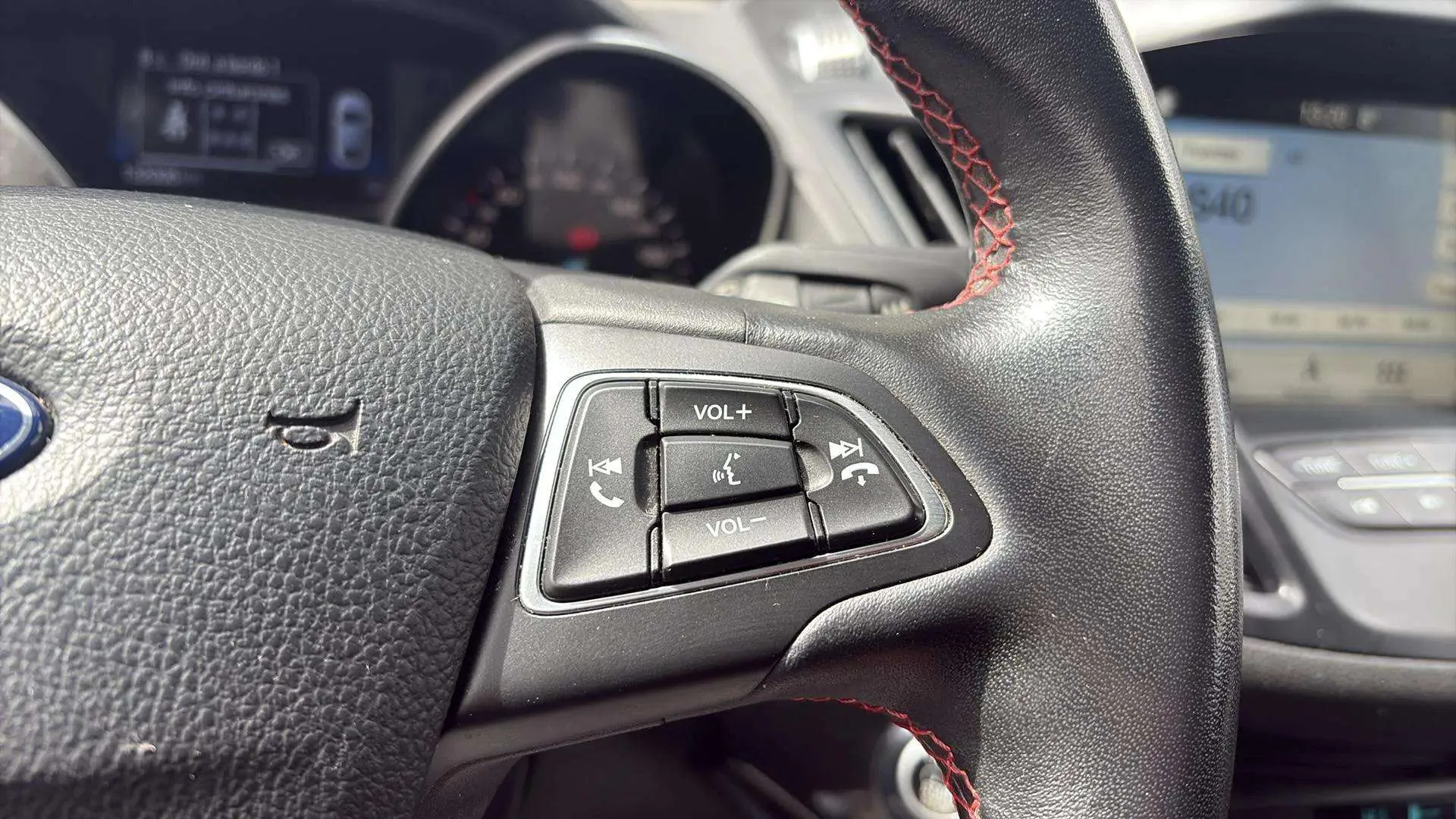 Ford Kuga 1.5 EcoBoost 4x2 ST-Line - foto 36