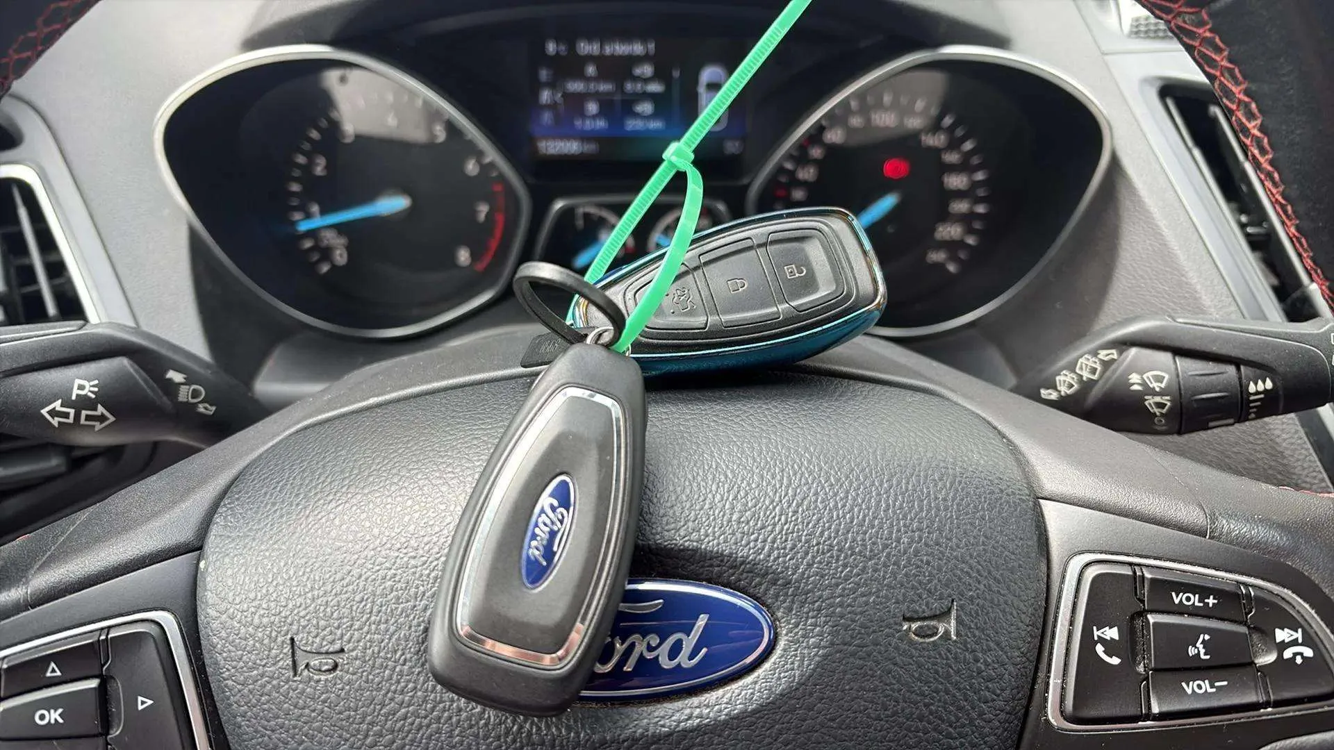 Ford Kuga 1.5 EcoBoost 4x2 ST-Line - foto 23