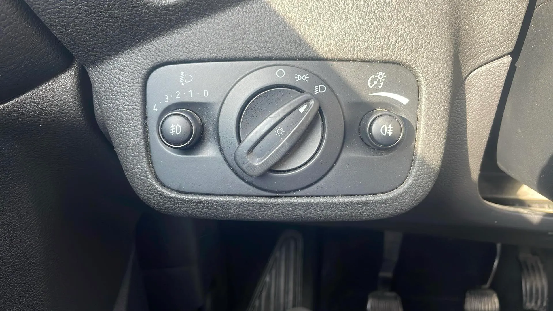 Ford Kuga 1.5 EcoBoost 4x2 Trend - foto 32