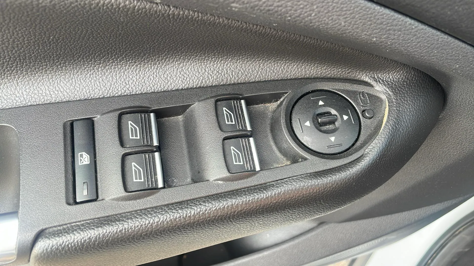 Ford Kuga 1.5 EcoBoost 4x2 Trend - foto 33