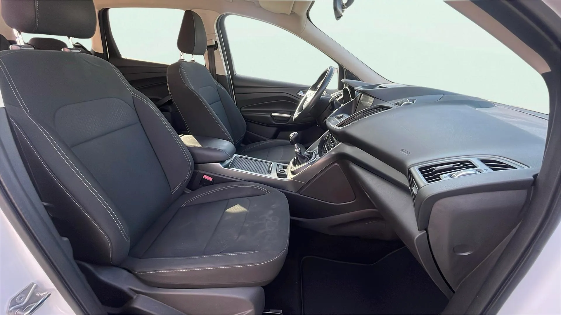 Ford Kuga 1.5 EcoBoost 4x2 Trend - foto 13