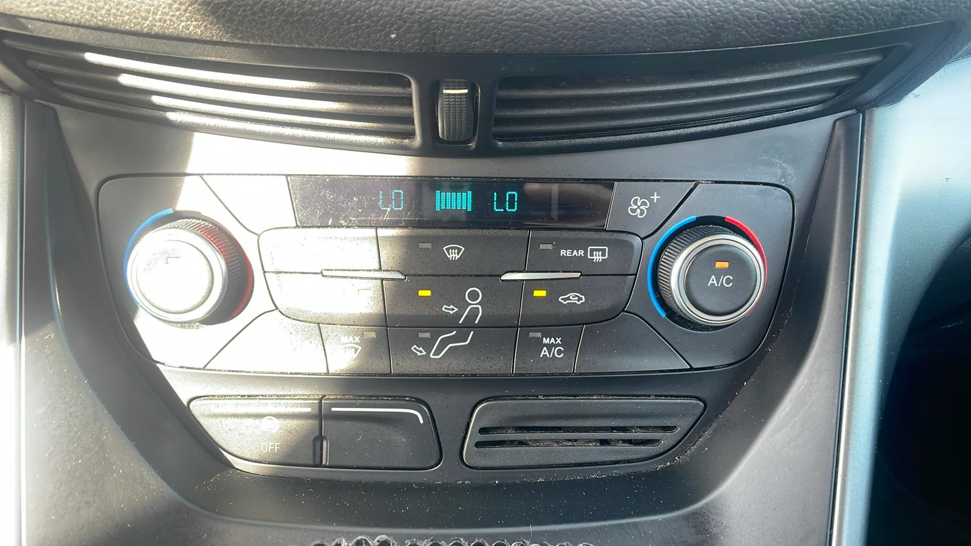 Ford Kuga 1.5 EcoBoost 4x2 Trend - foto 23
