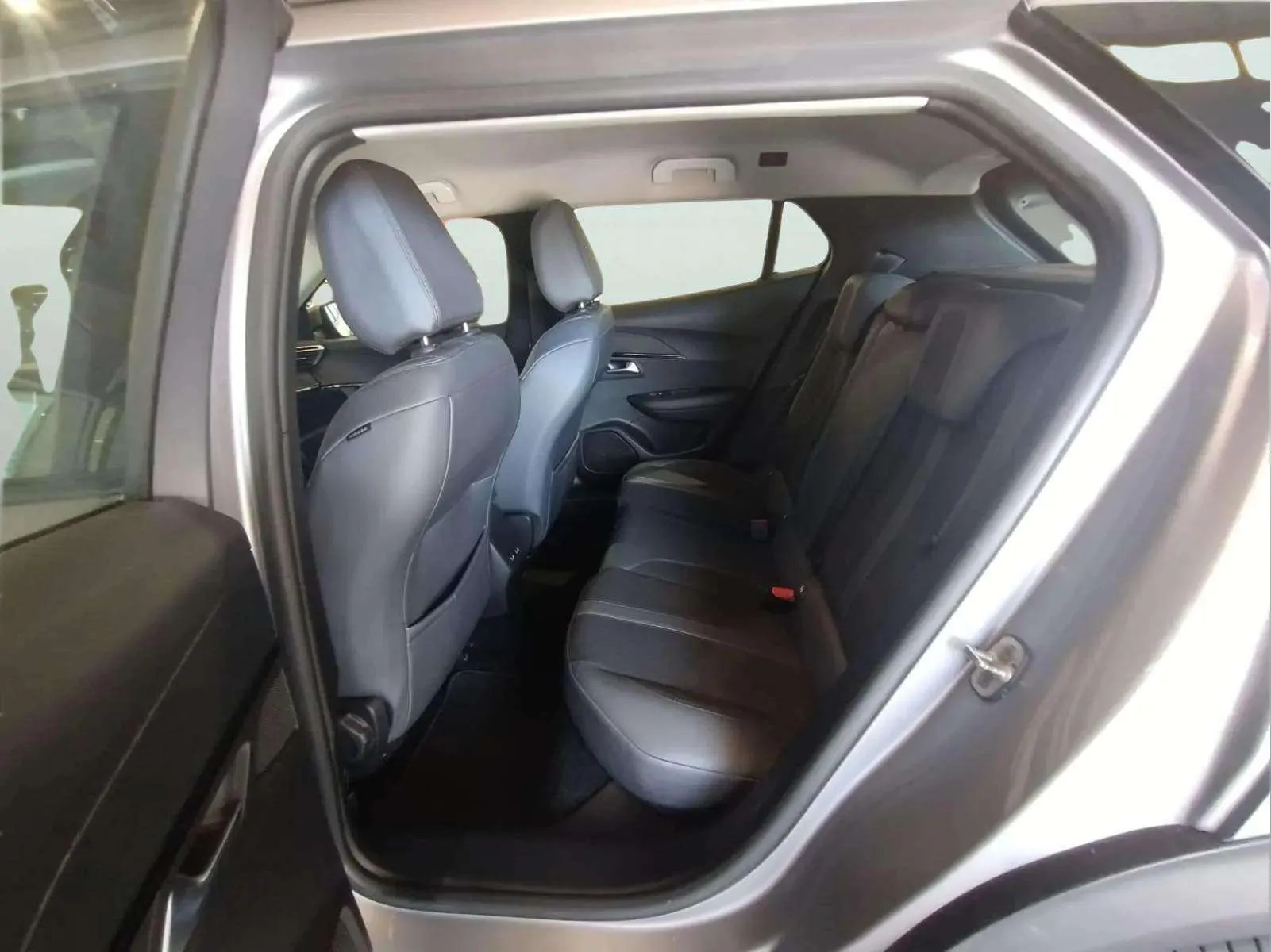 Peugeot 2008 Allure 1.5 - foto 13