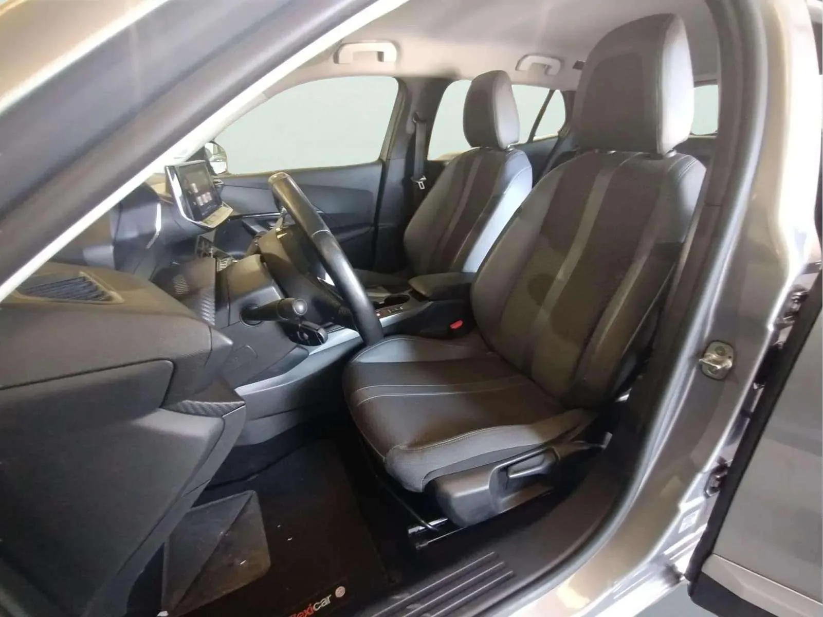 Peugeot 2008 Allure 1.5 - foto 16
