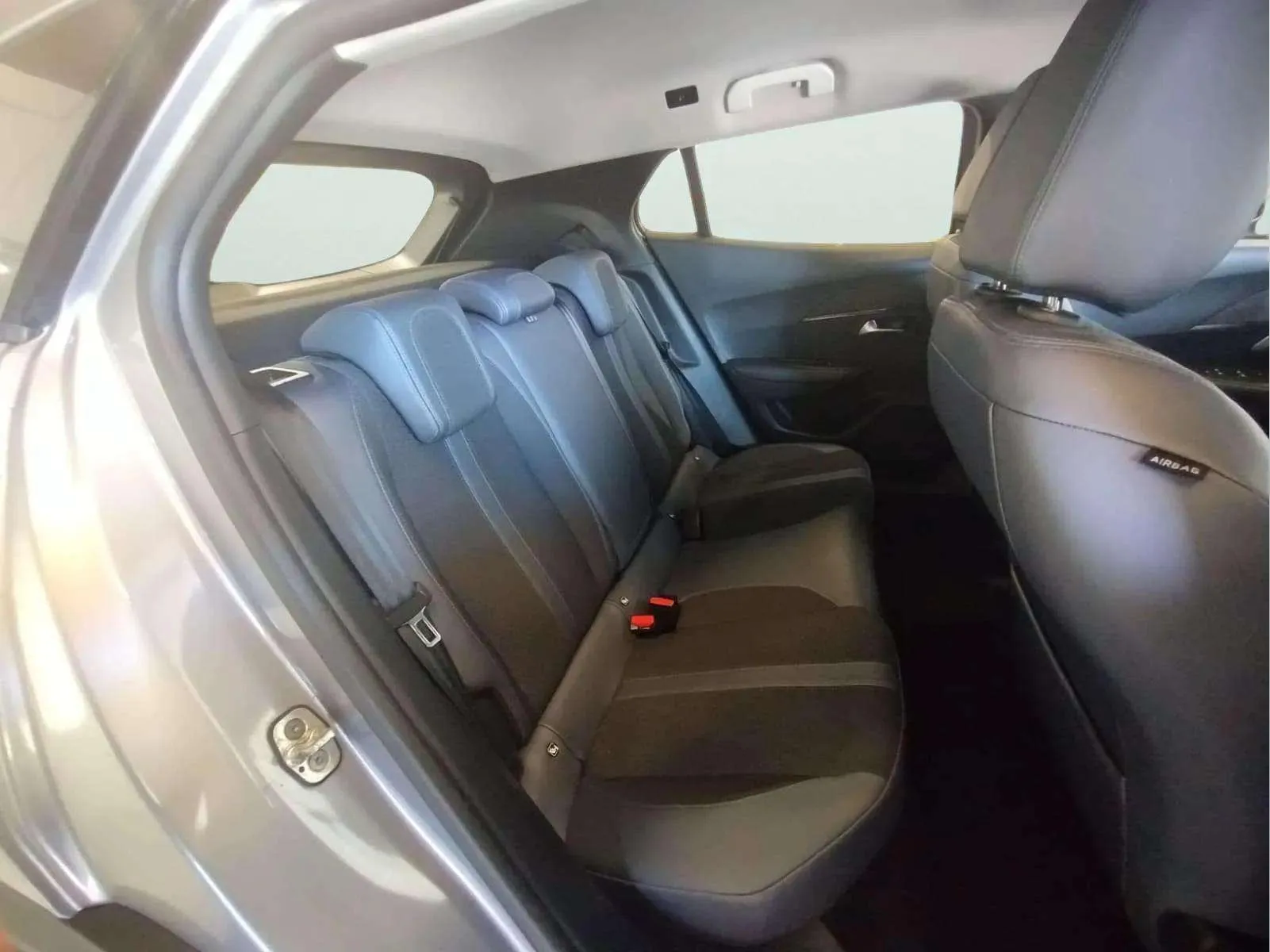 Peugeot 2008 Allure 1.5 - foto 15