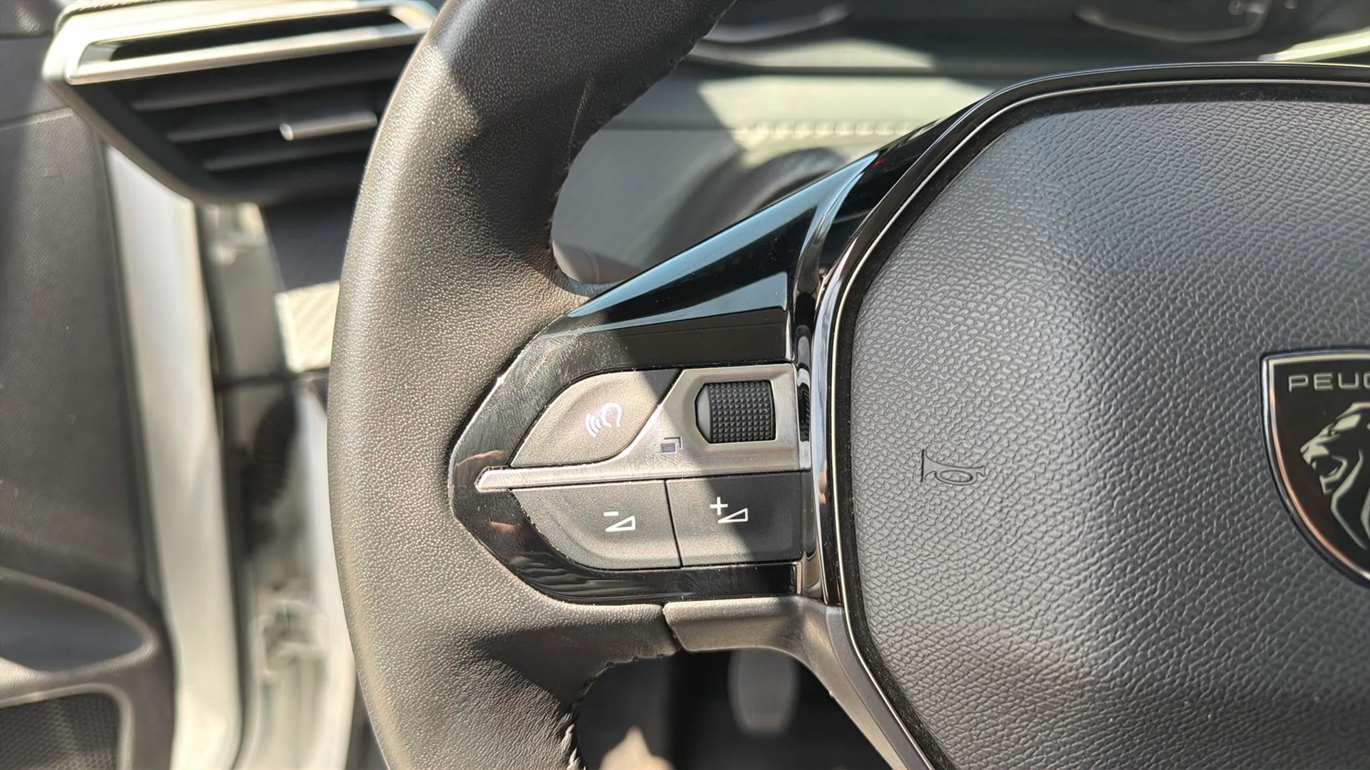 Peugeot 208 Style PureTech 100 - foto 16