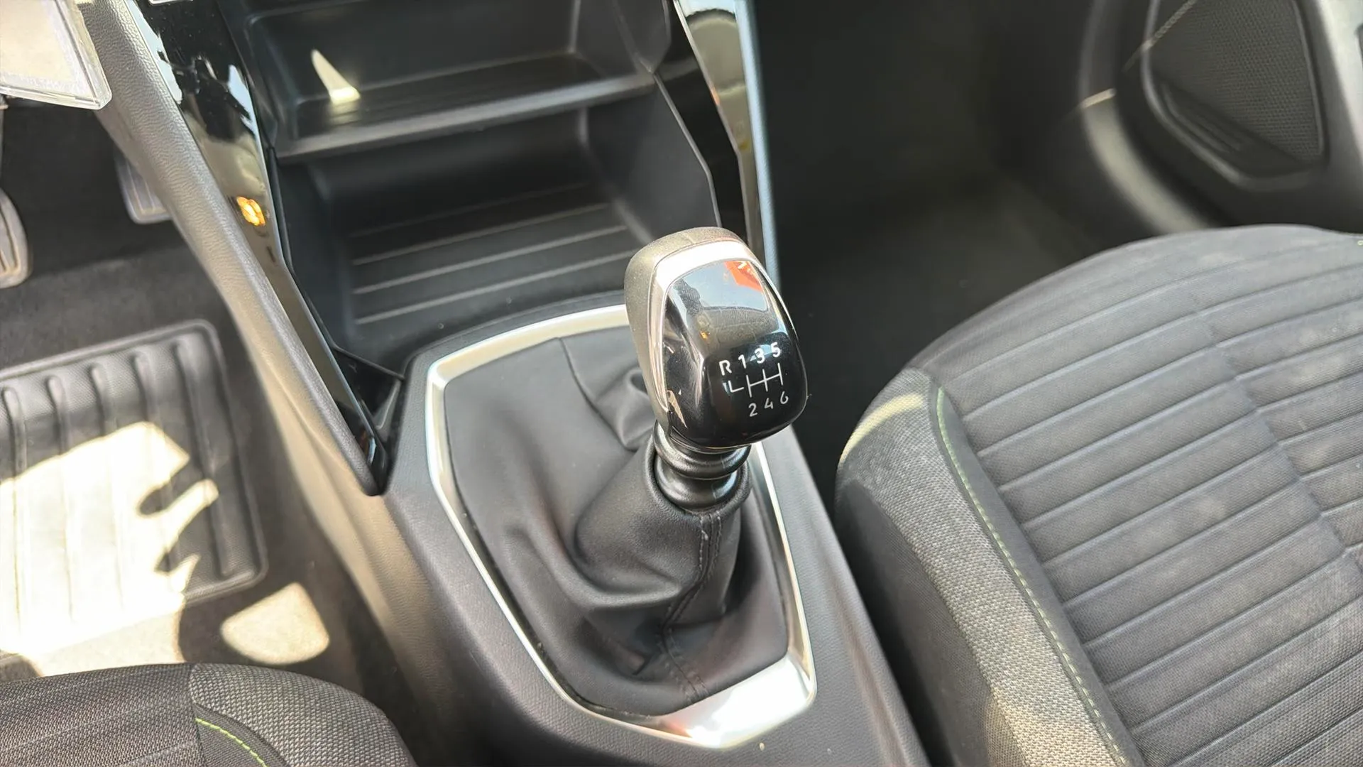 Peugeot 208 Style PureTech 100 - foto 19