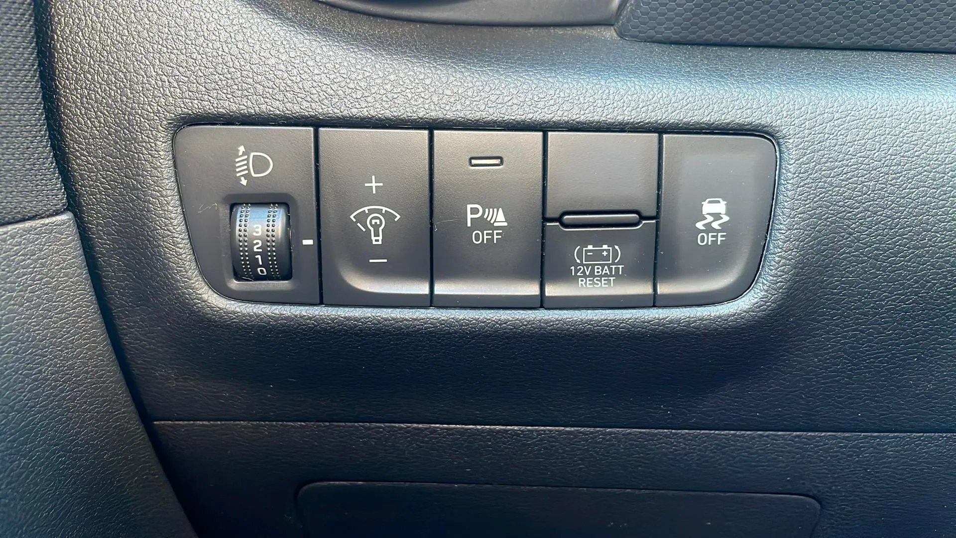 Hyundai Kona 1.6 GDI HEV Tecno 2C DCT - foto 31