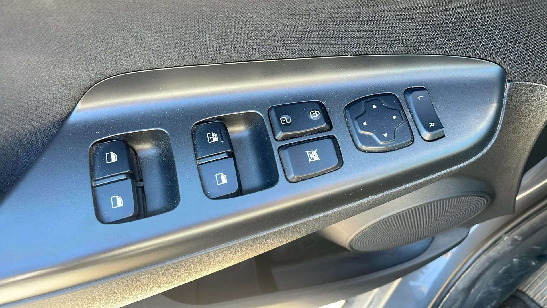 Hyundai Kona 1.6 GDI HEV Tecno 2C DCT - foto 32