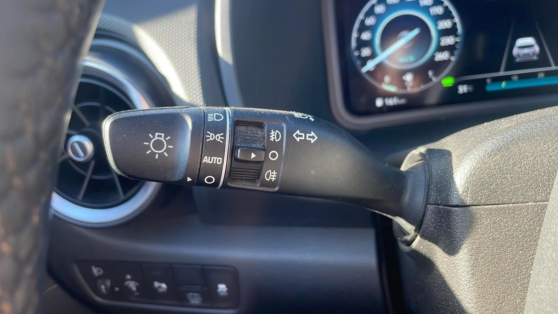 Hyundai Kona 1.6 GDI HEV Tecno 2C DCT - foto 30