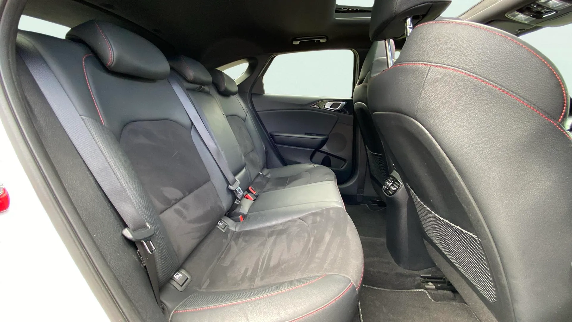 Kia ProCeed 1.6 T-GDi GT - foto 14