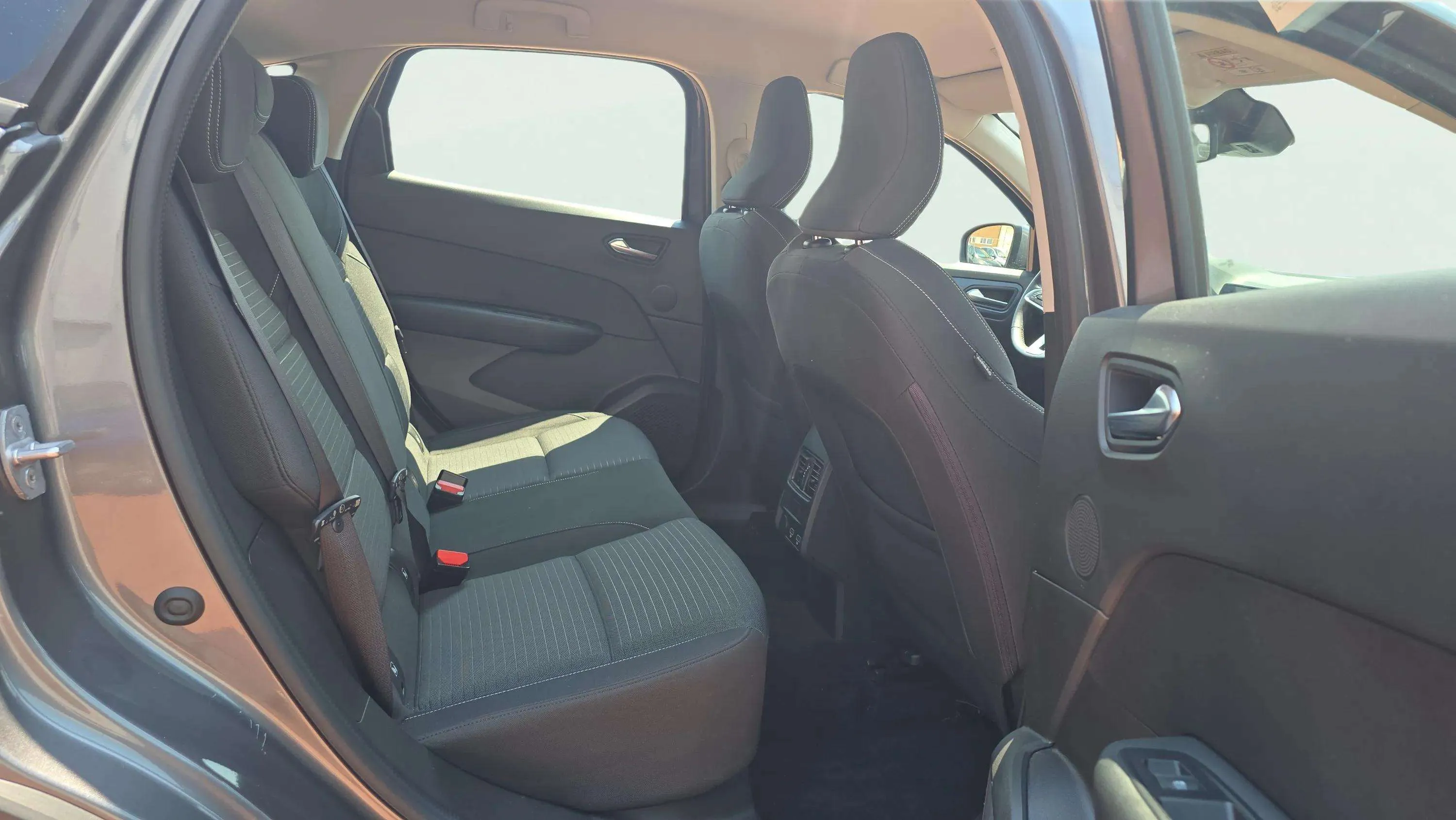 Renault Arkana Evolution TCe EDC mild hybr - foto 12