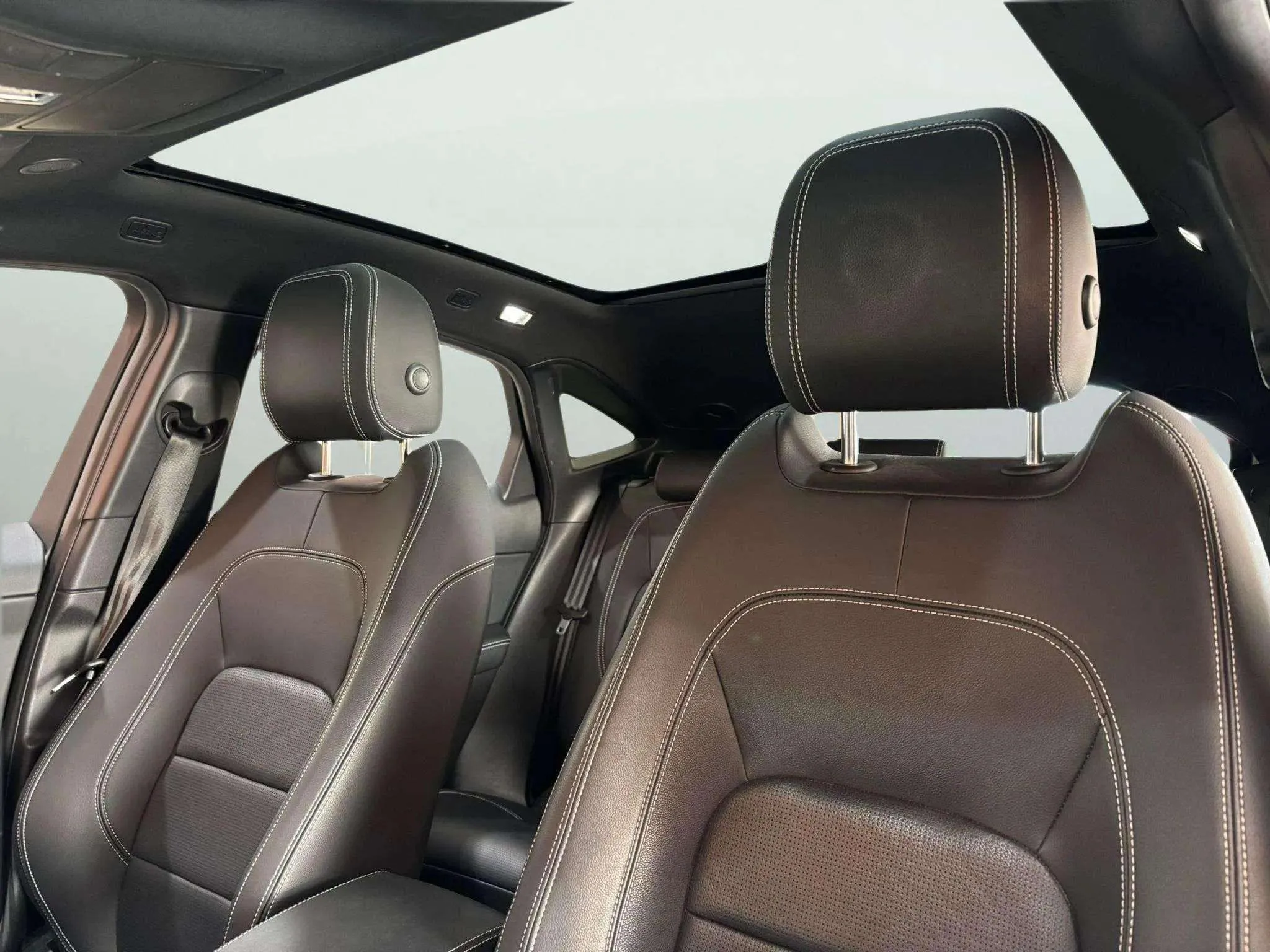 Jaguar E-Pace 2.0D I4 AWD MHEV R-Dynamic S - foto 11