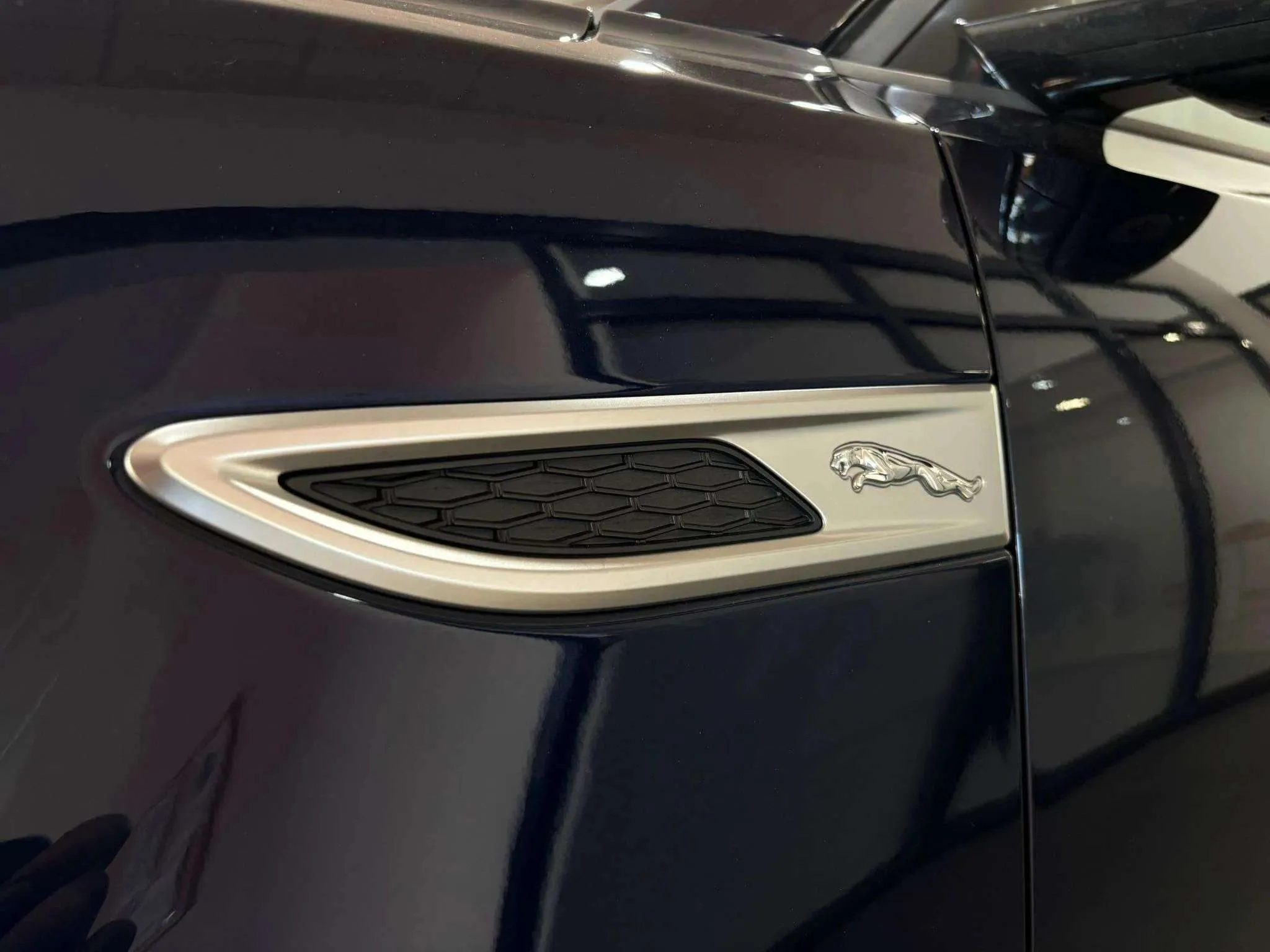 Jaguar E-Pace 2.0D I4 AWD MHEV R-Dynamic S - foto 15