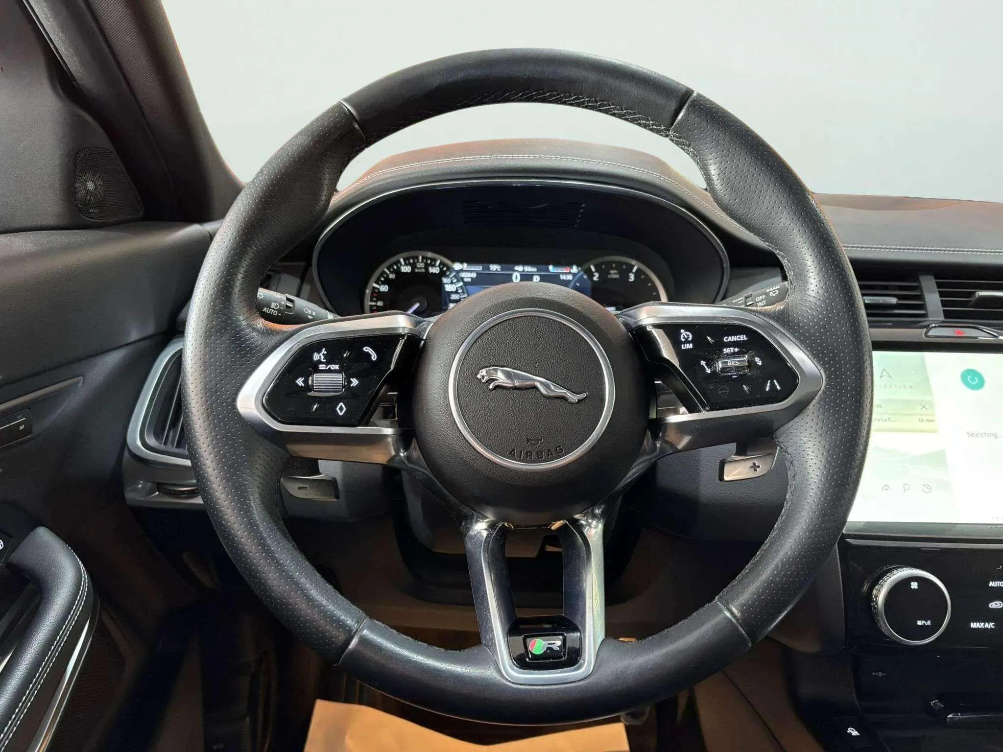Jaguar E-Pace 2.0D I4 AWD MHEV R-Dynamic S - foto 8