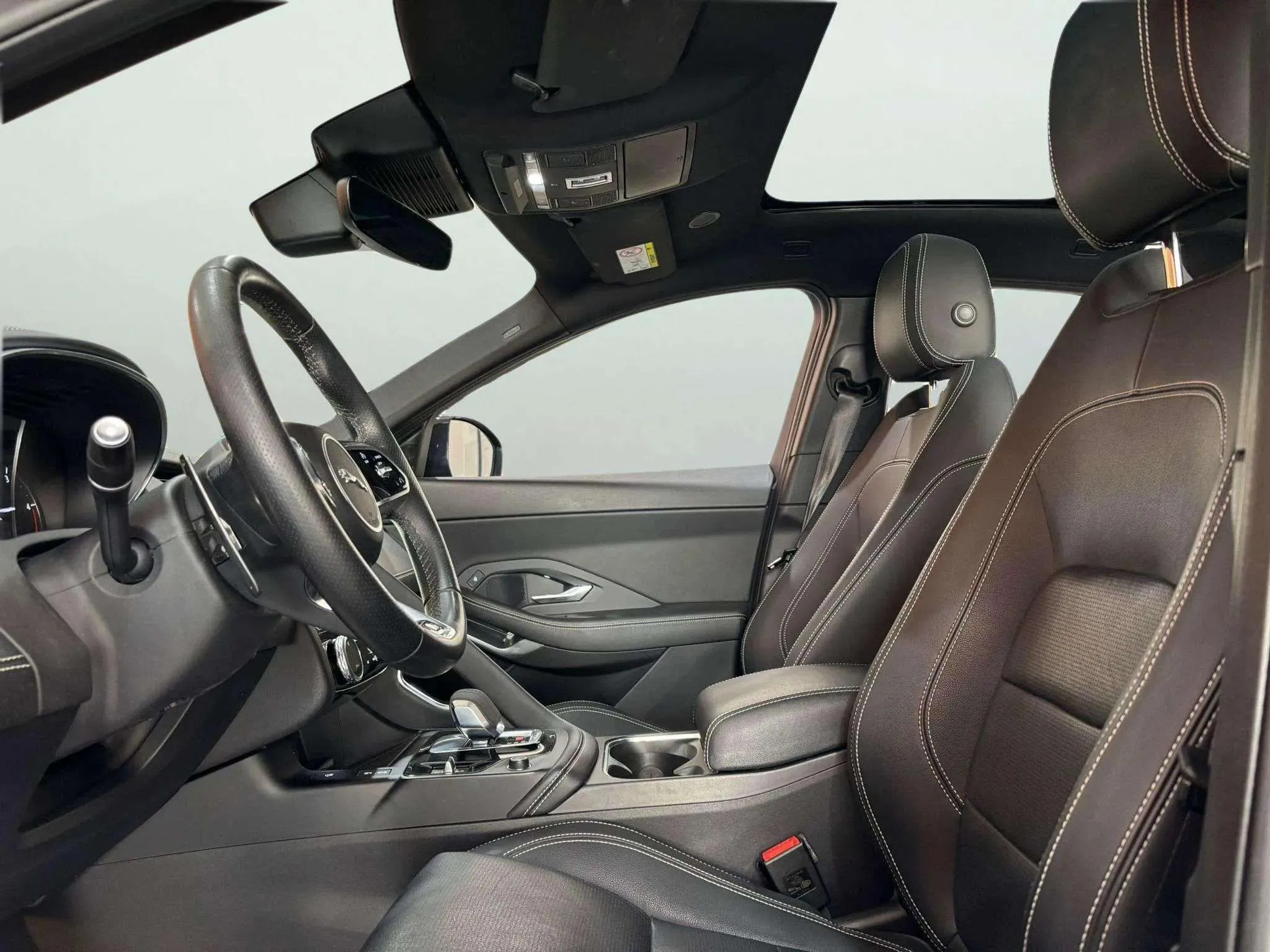 Jaguar E-Pace 2.0D I4 AWD MHEV R-Dynamic S - foto 12