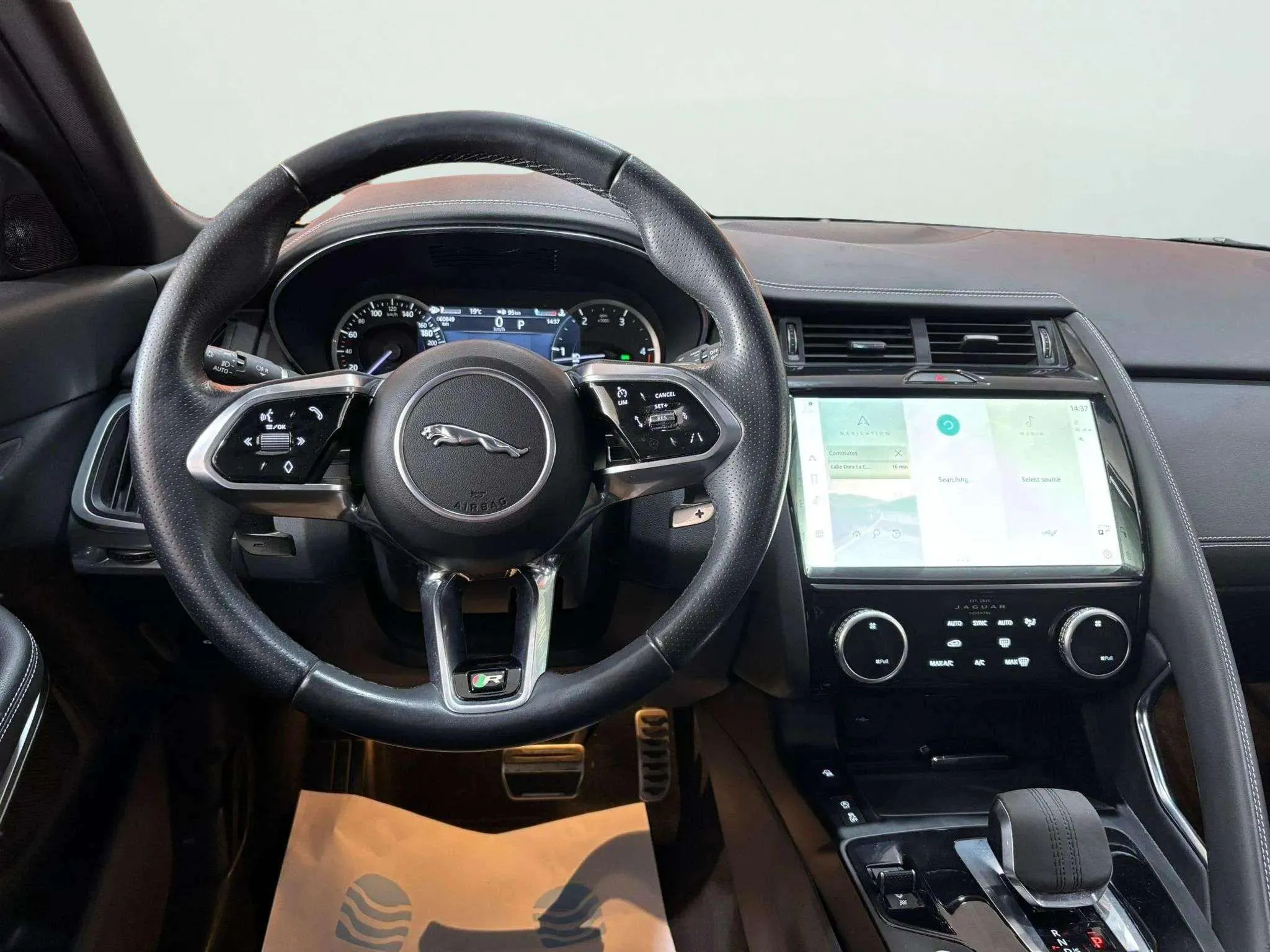 Jaguar E-Pace 2.0D I4 AWD MHEV R-Dynamic S - foto 7