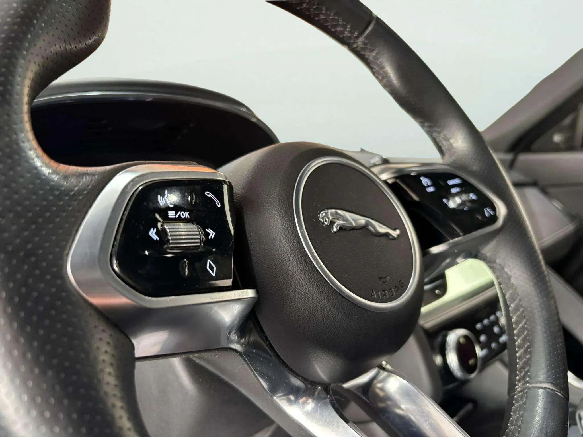 Jaguar E-Pace 2.0D I4 AWD MHEV R-Dynamic S - foto 9