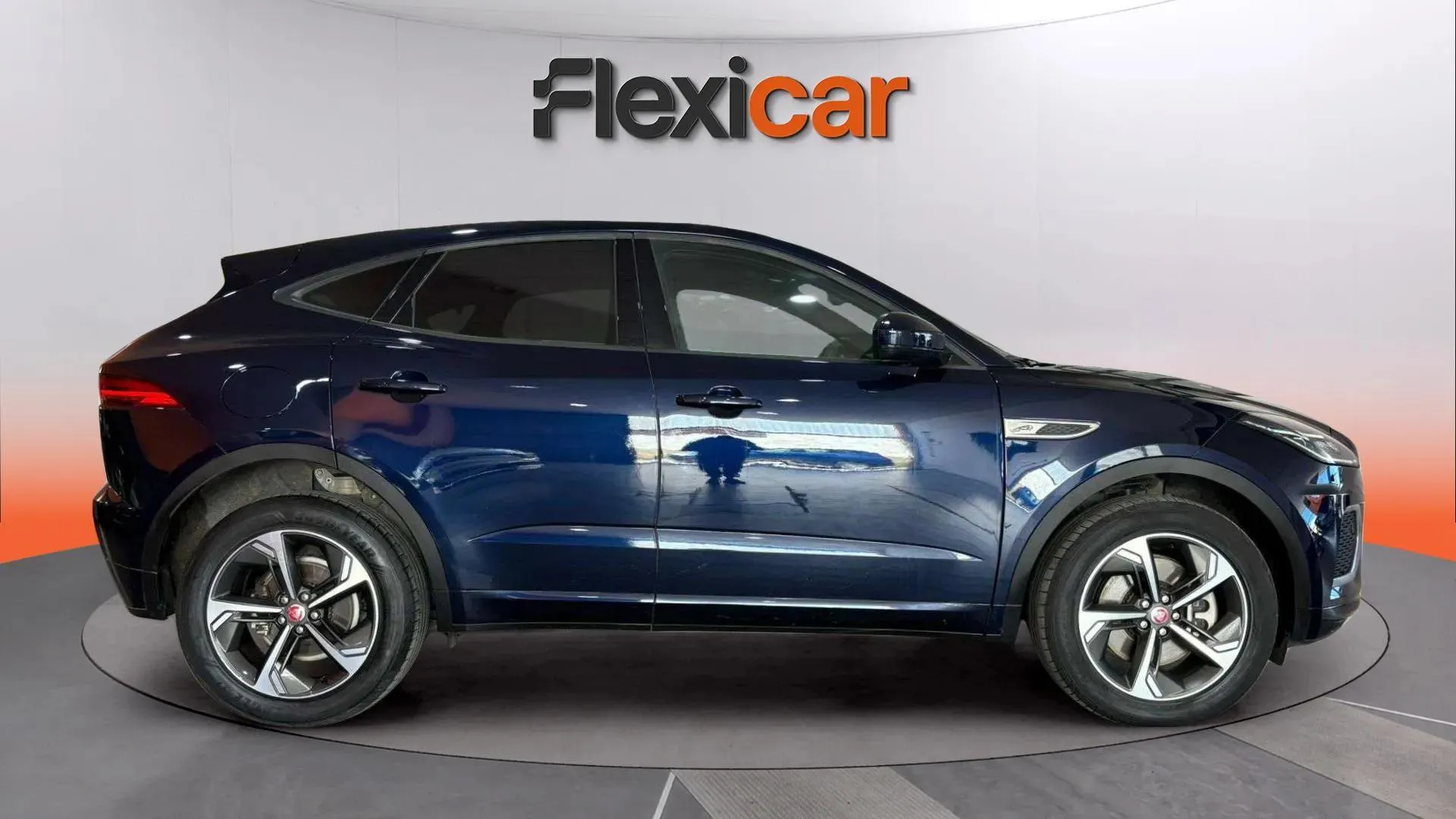 Jaguar E-Pace 2.0D I4 AWD MHEV R-Dynamic S - foto 3