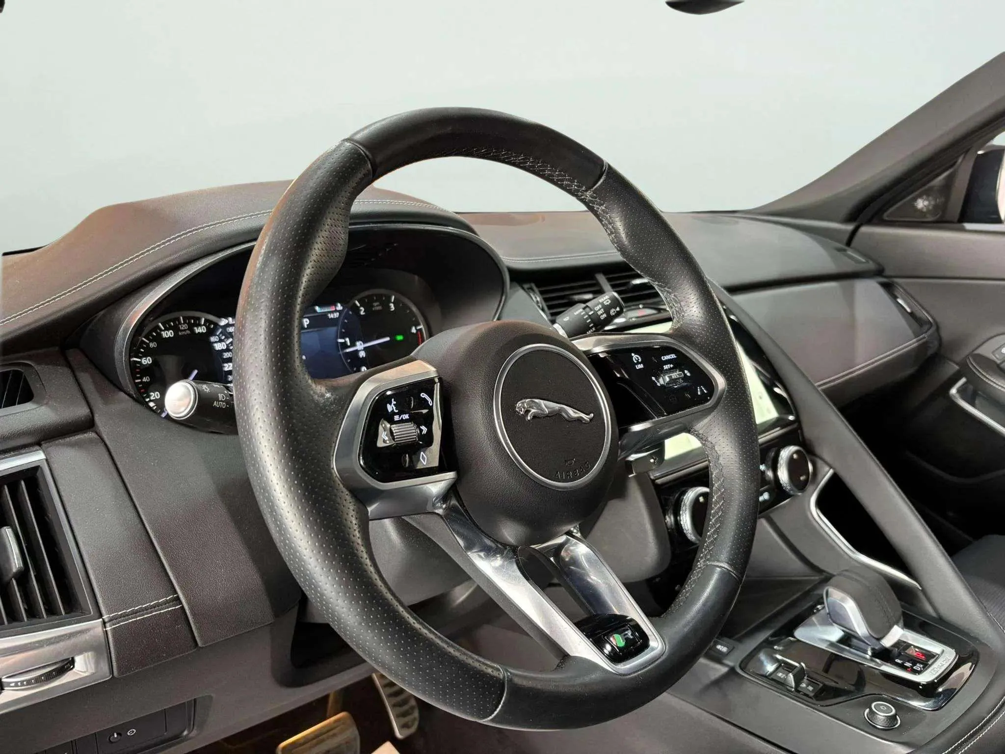Jaguar E-Pace 2.0D I4 AWD MHEV R-Dynamic S - foto 10