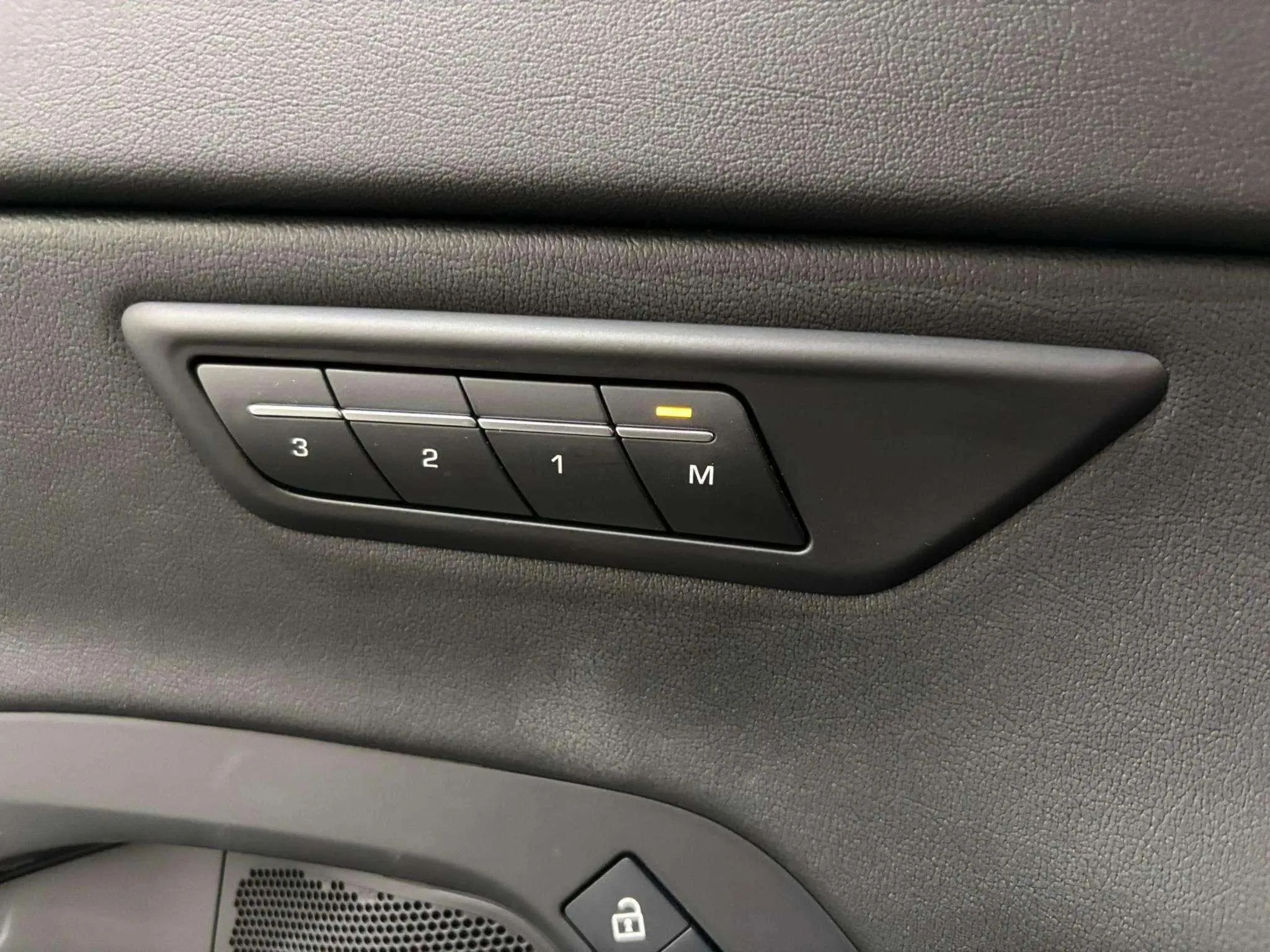 Jaguar E-Pace 2.0D I4 AWD MHEV R-Dynamic S - foto 17