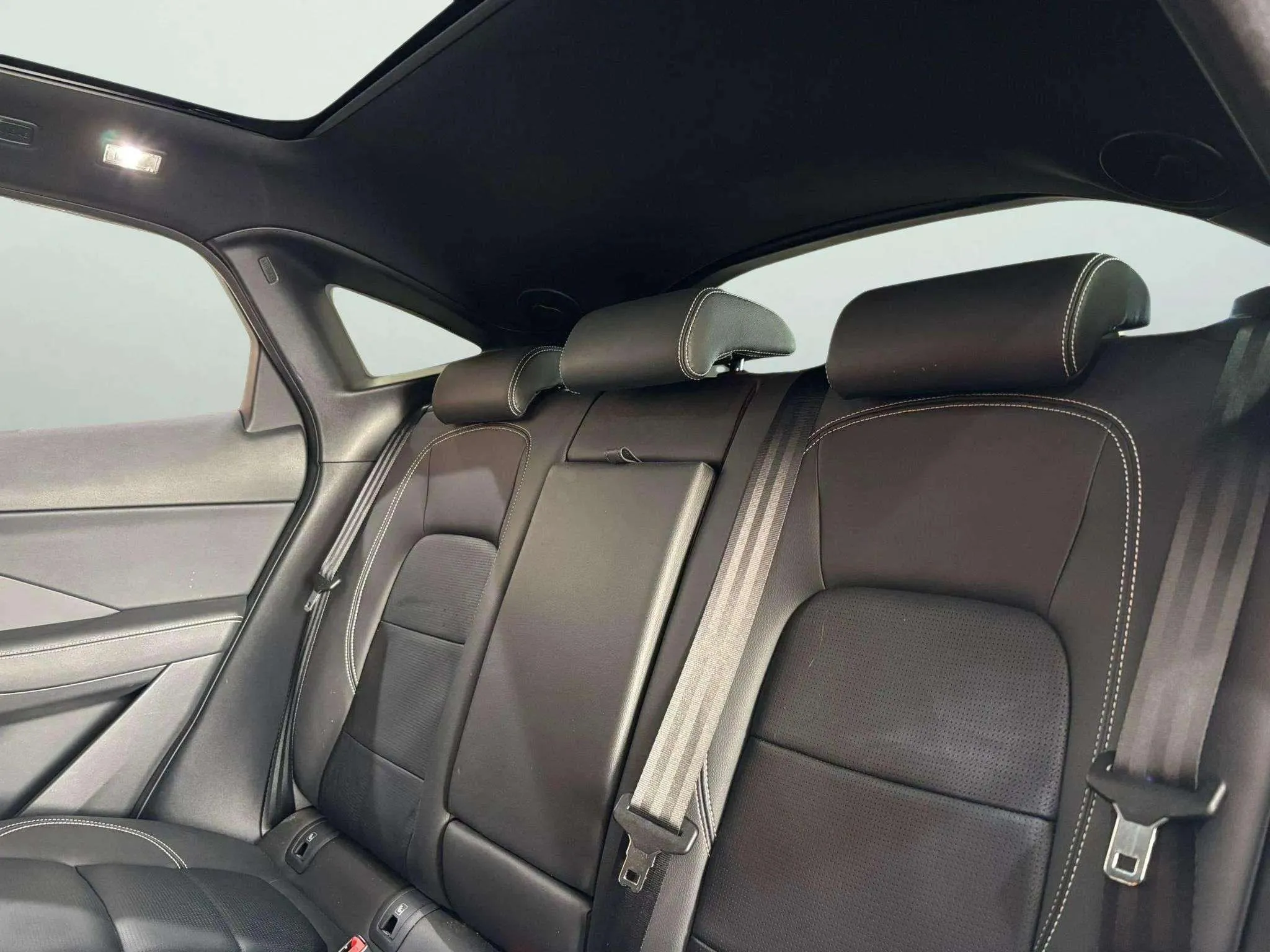 Jaguar E-Pace 2.0D I4 AWD MHEV R-Dynamic S - foto 23