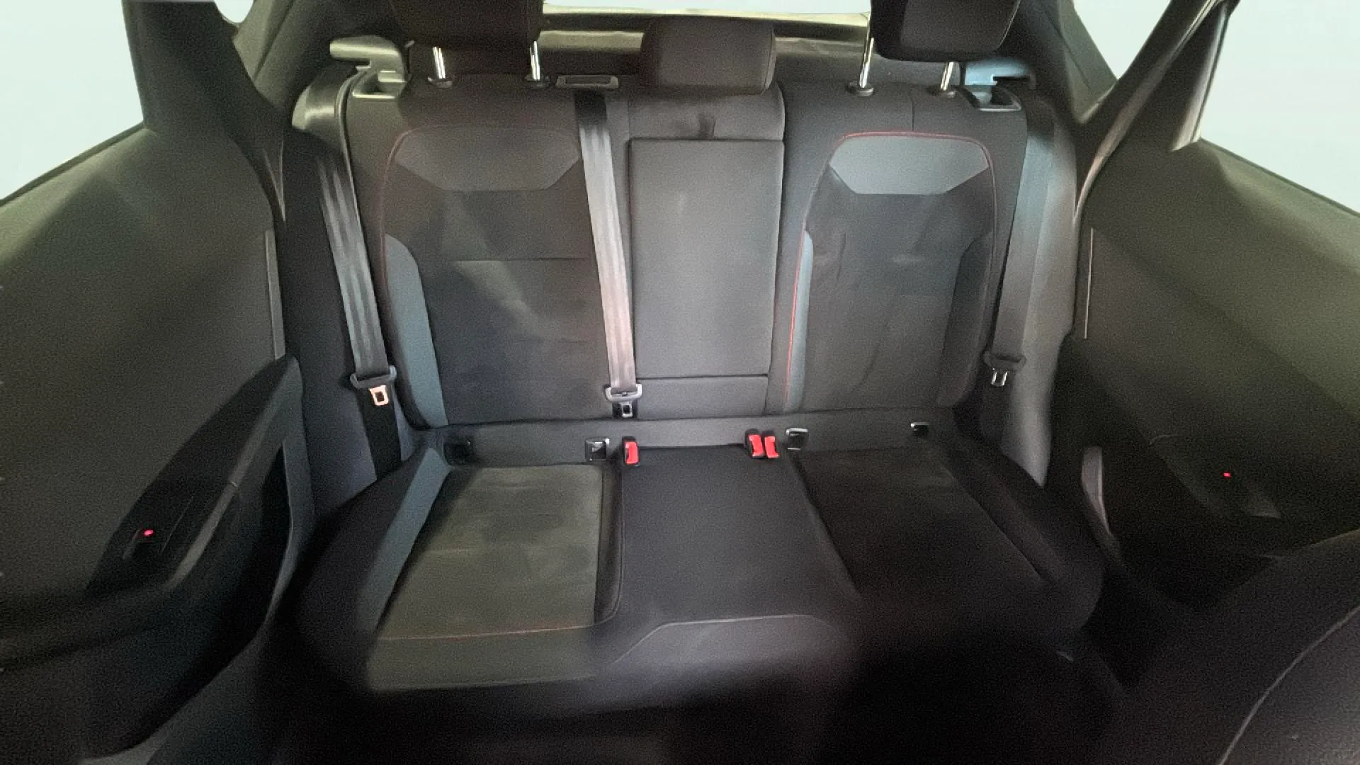 SEAT Ateca 2.0 TSI DSG-7 4D FR - foto 14