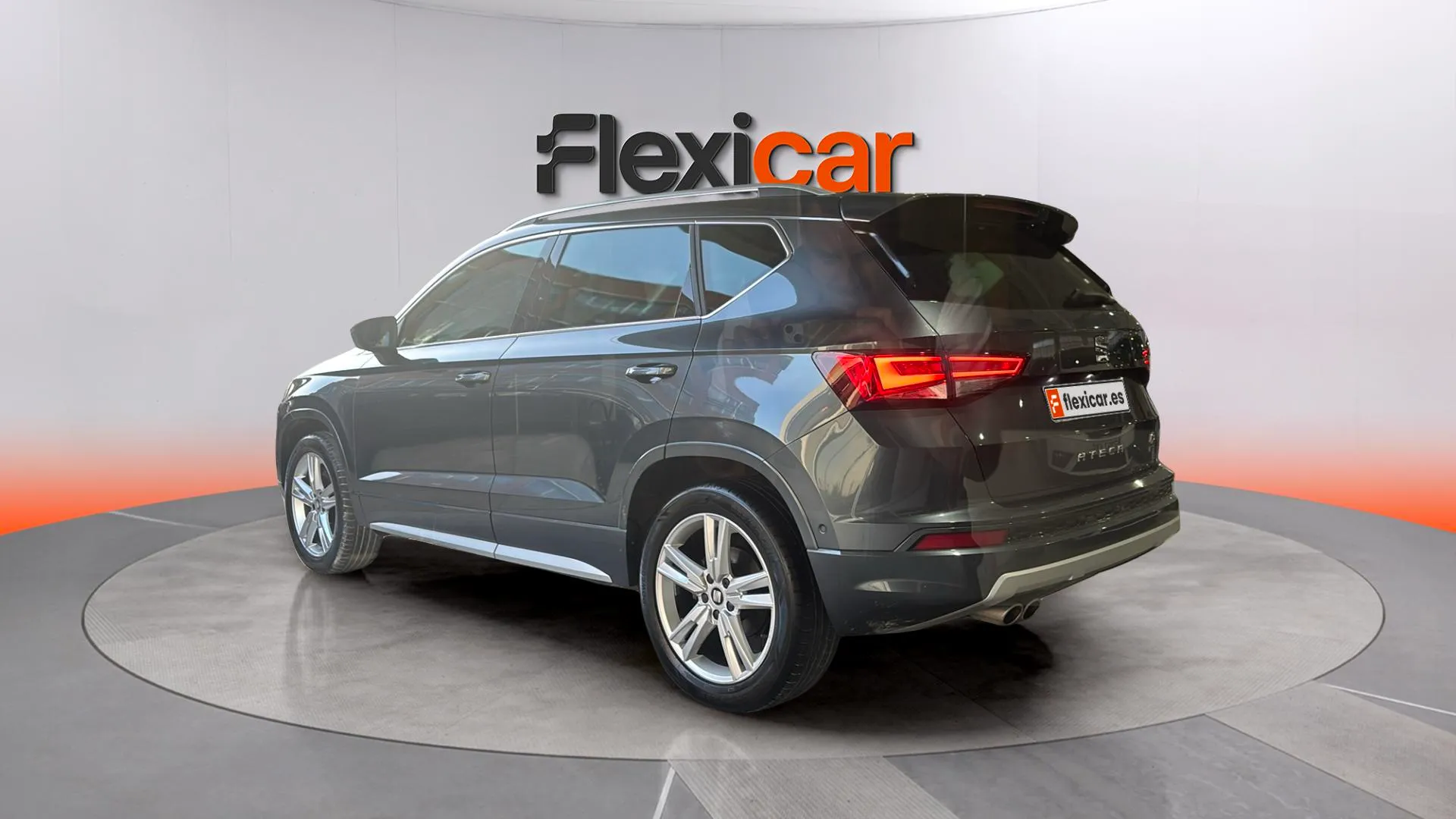 SEAT Ateca 2.0 TSI DSG-7 4D FR - foto 8