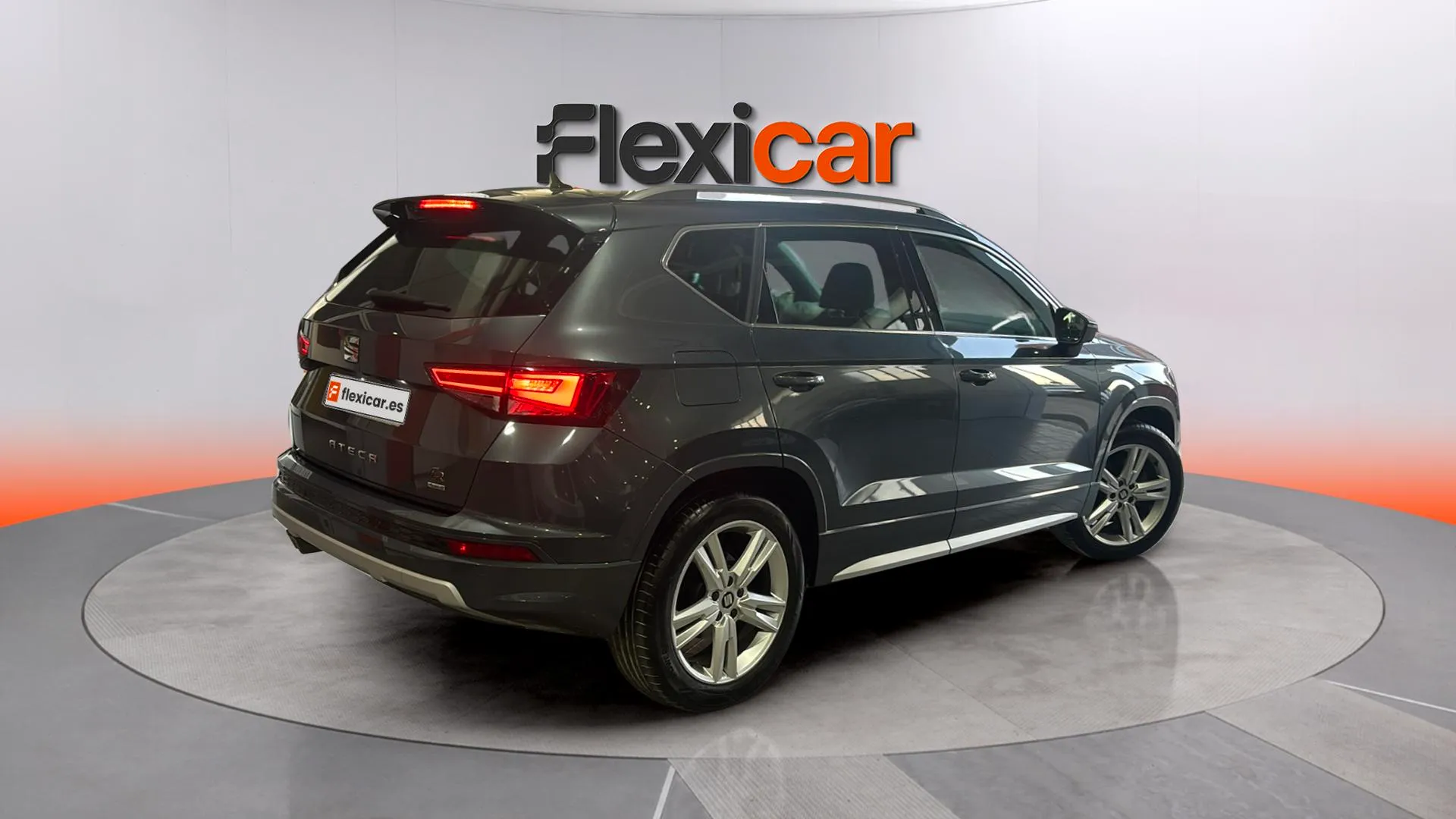 SEAT Ateca 2.0 TSI DSG-7 4D FR - foto 5
