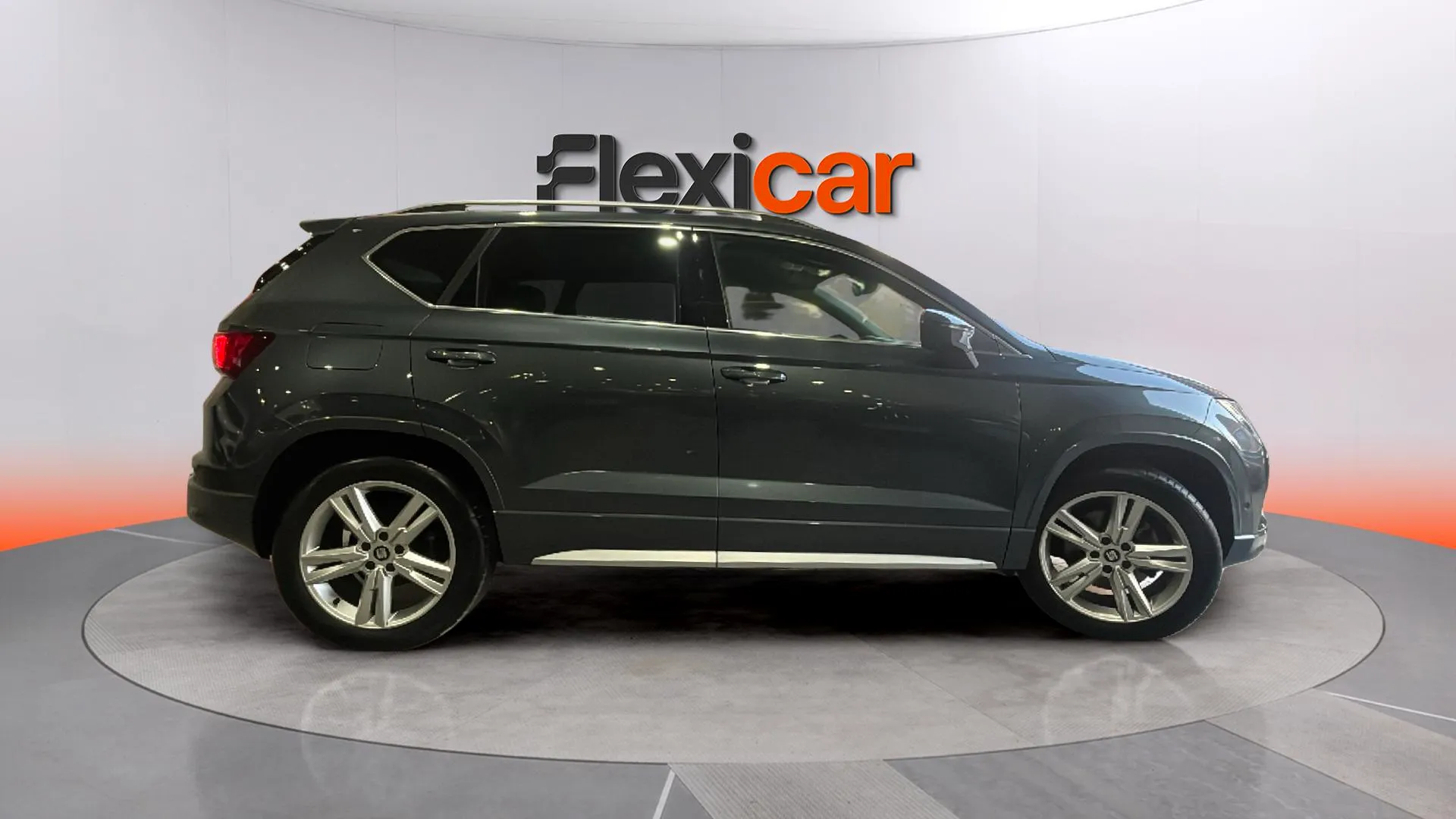 SEAT Ateca 2.0 TSI DSG-7 4D FR - foto 4