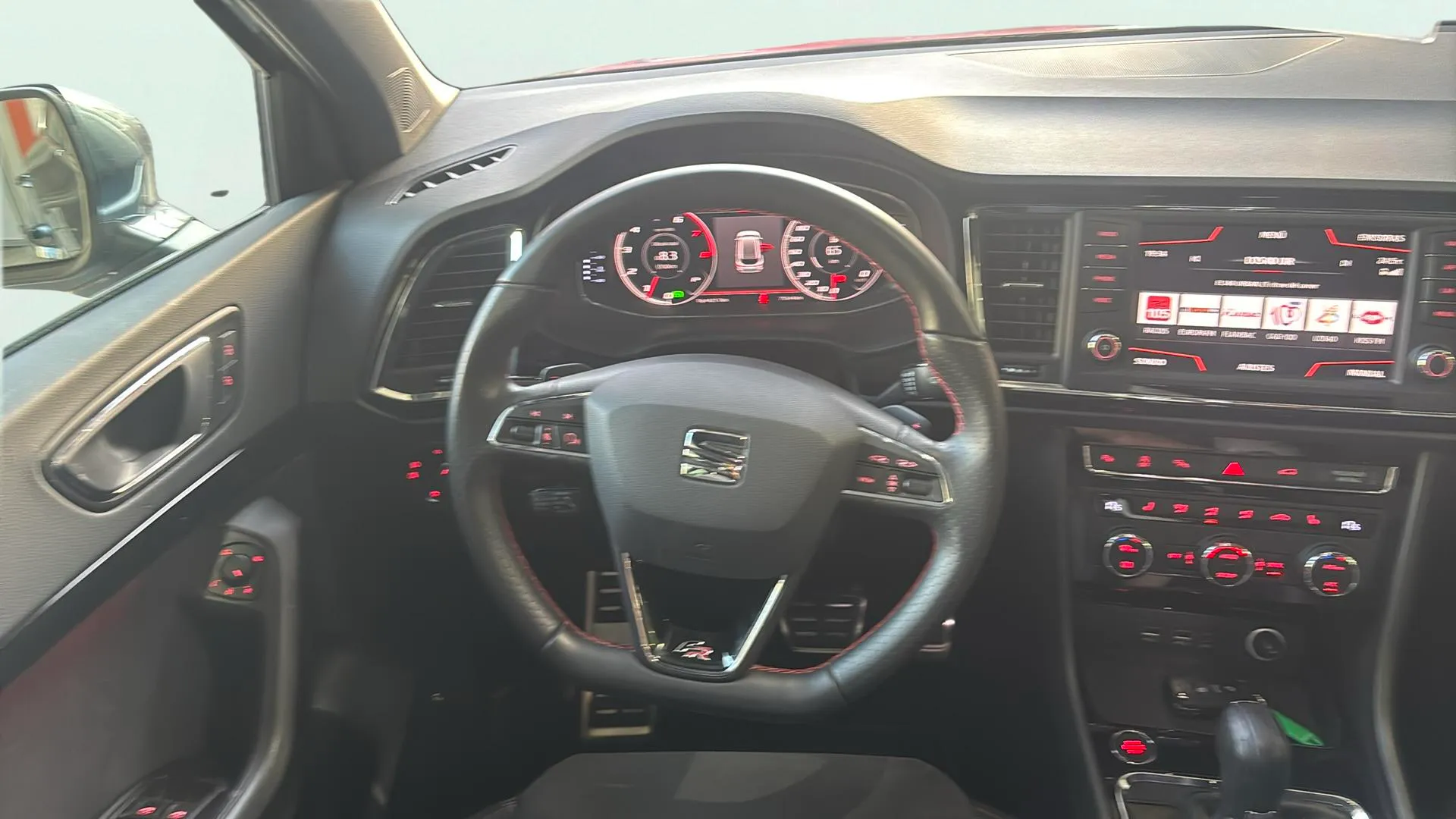SEAT Ateca 2.0 TSI DSG-7 4D FR - foto 11
