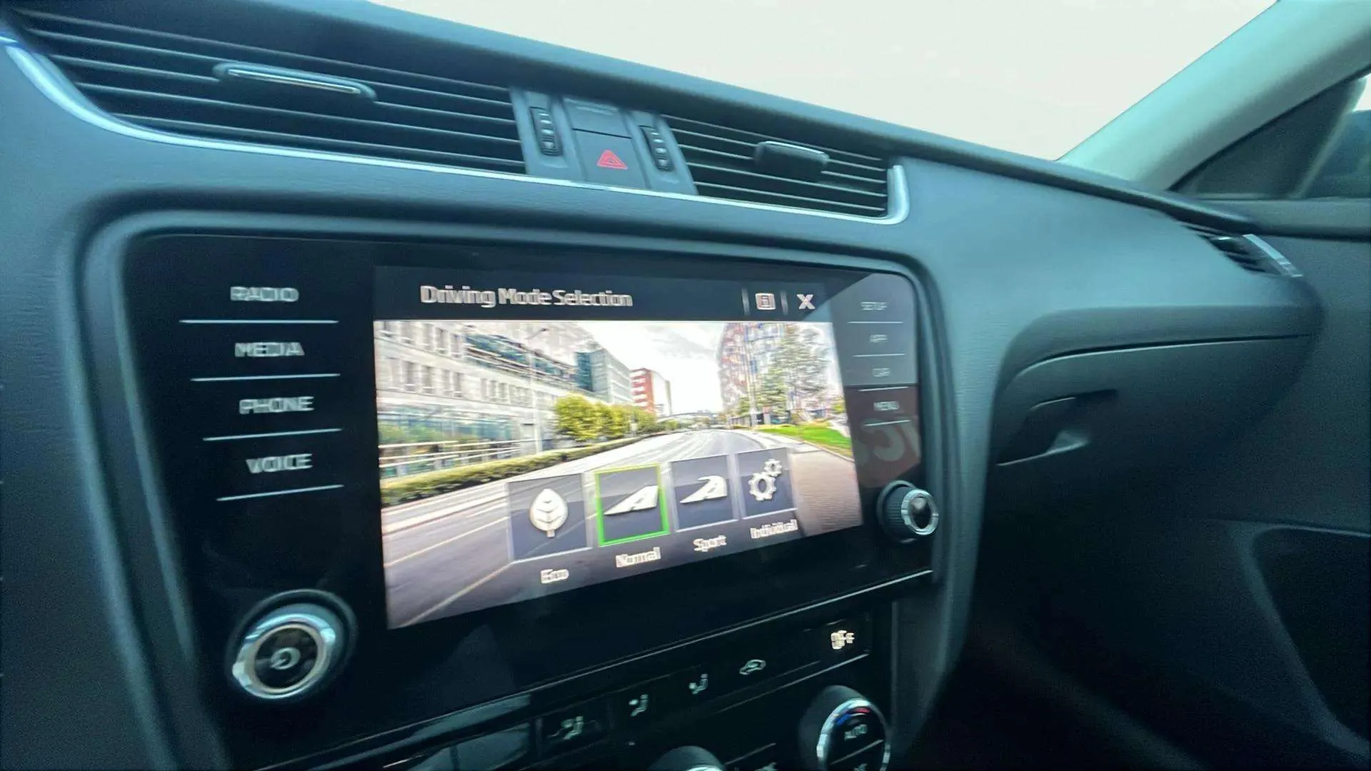 Škoda Octavia 1.6 TDI Style - foto 22