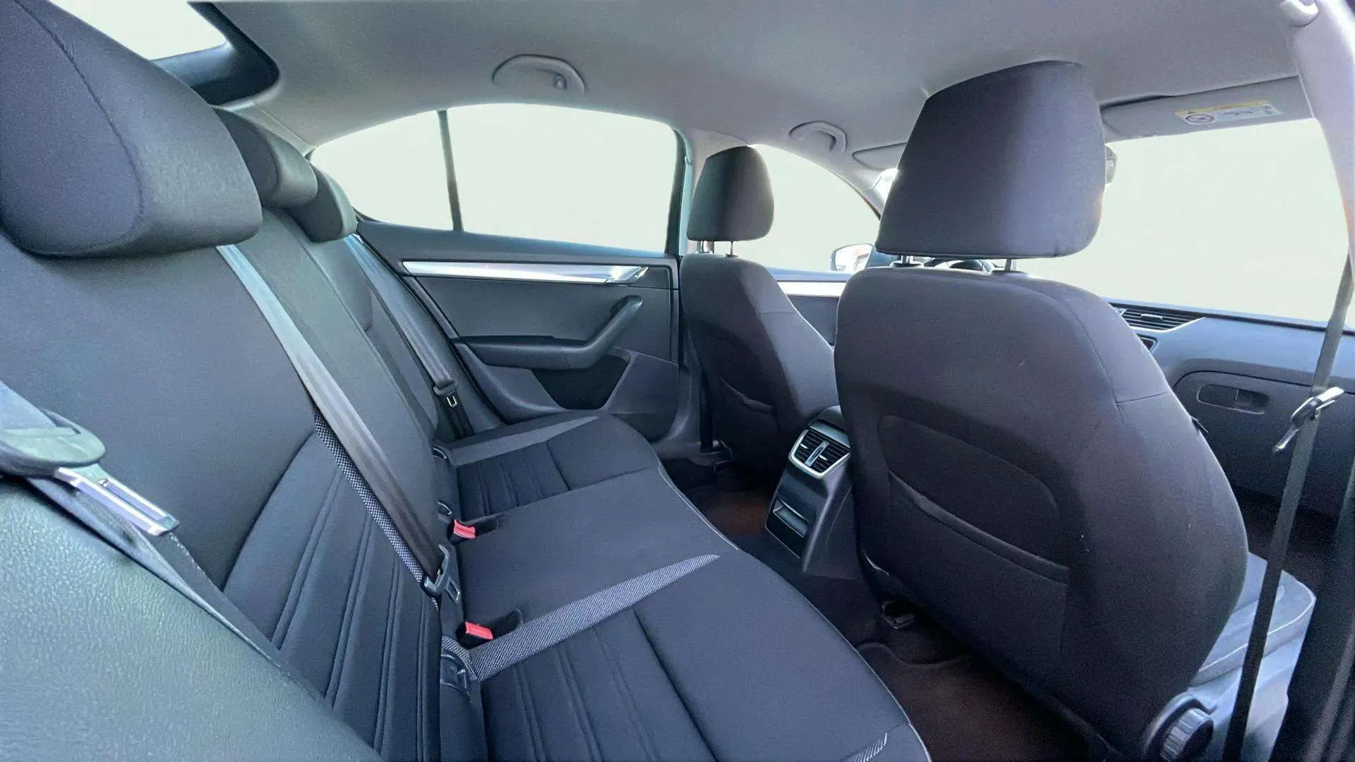 Škoda Octavia 1.6 TDI Style - foto 14