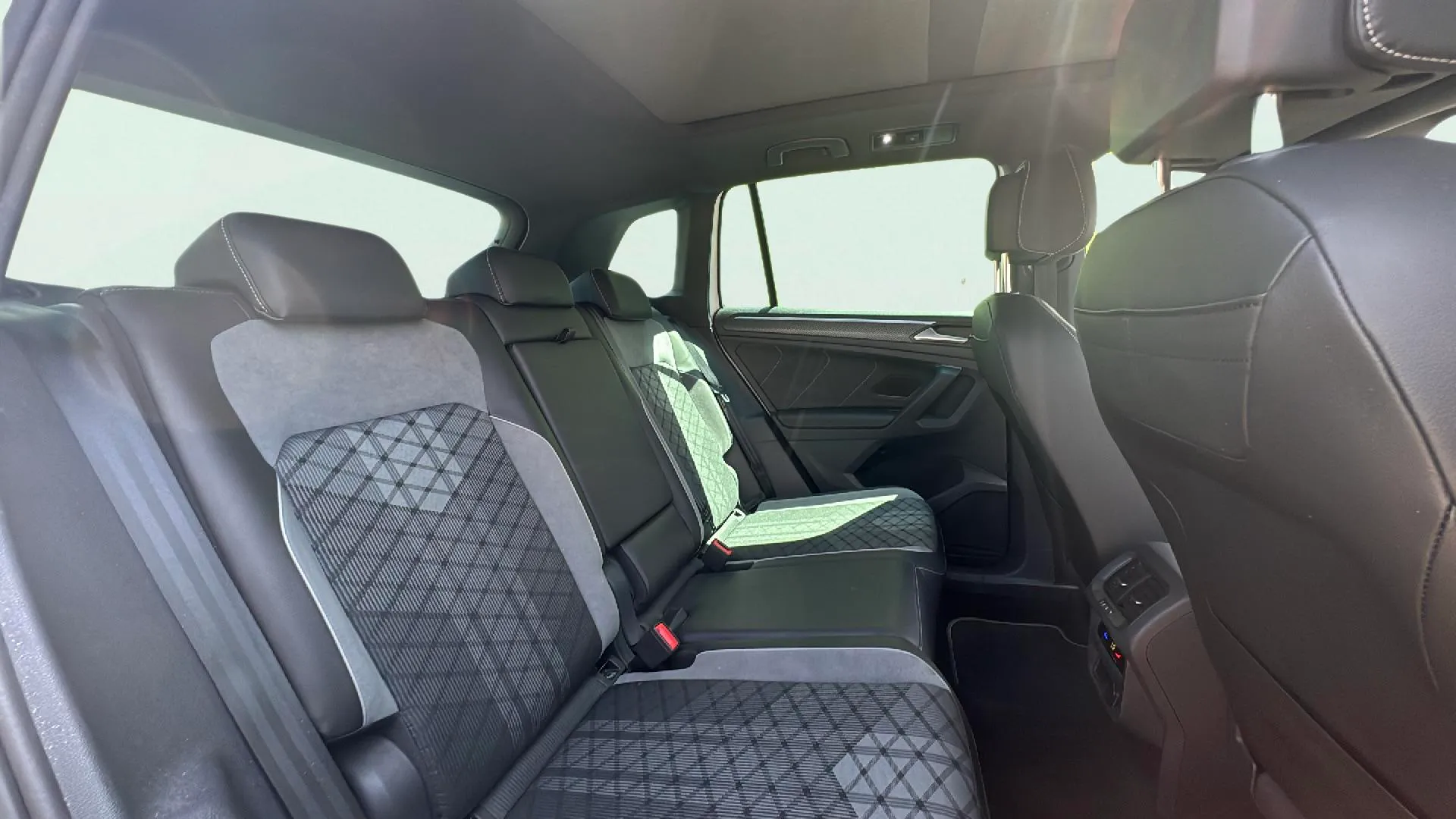 Volkswagen Tiguan R-Line 2.0 TDI DSG - foto 13