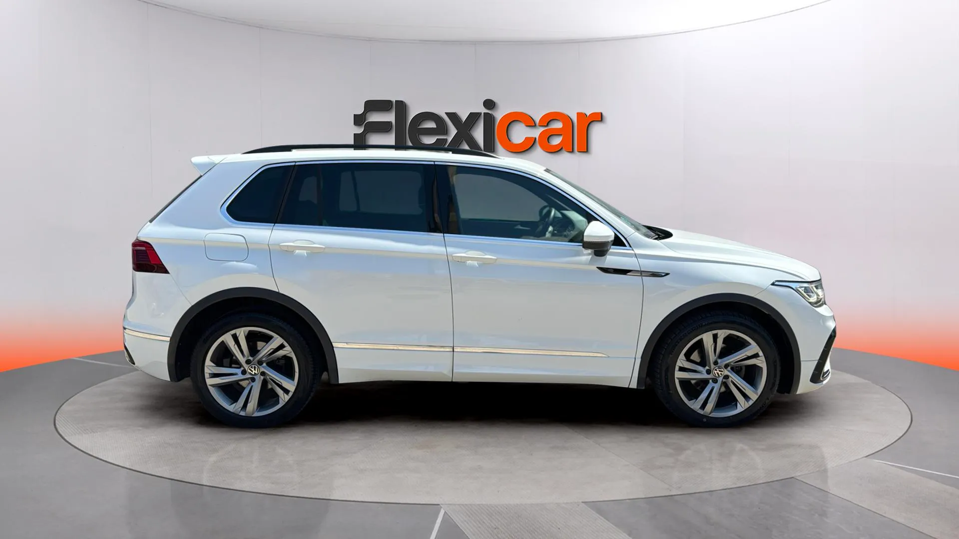 Volkswagen Tiguan R-Line 2.0 TDI DSG - foto 3