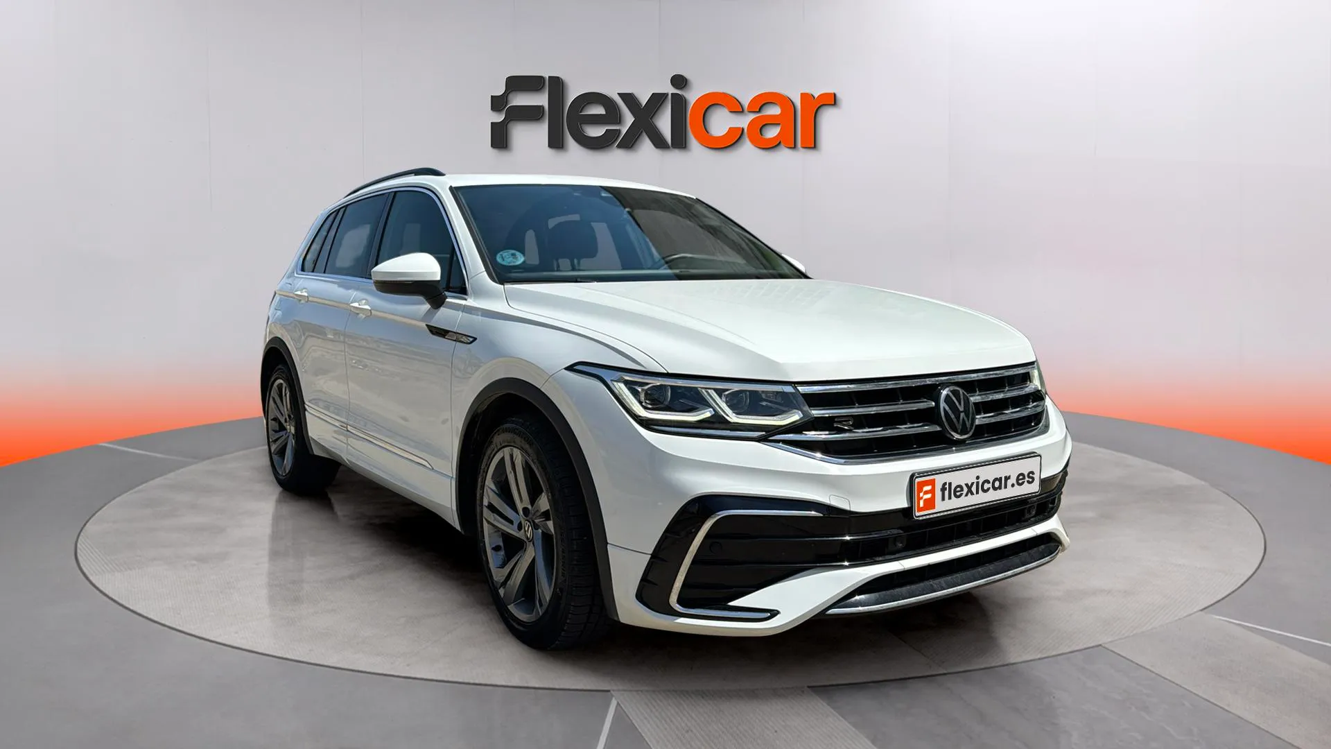 Volkswagen Tiguan R-Line 2.0 TDI DSG - foto 1