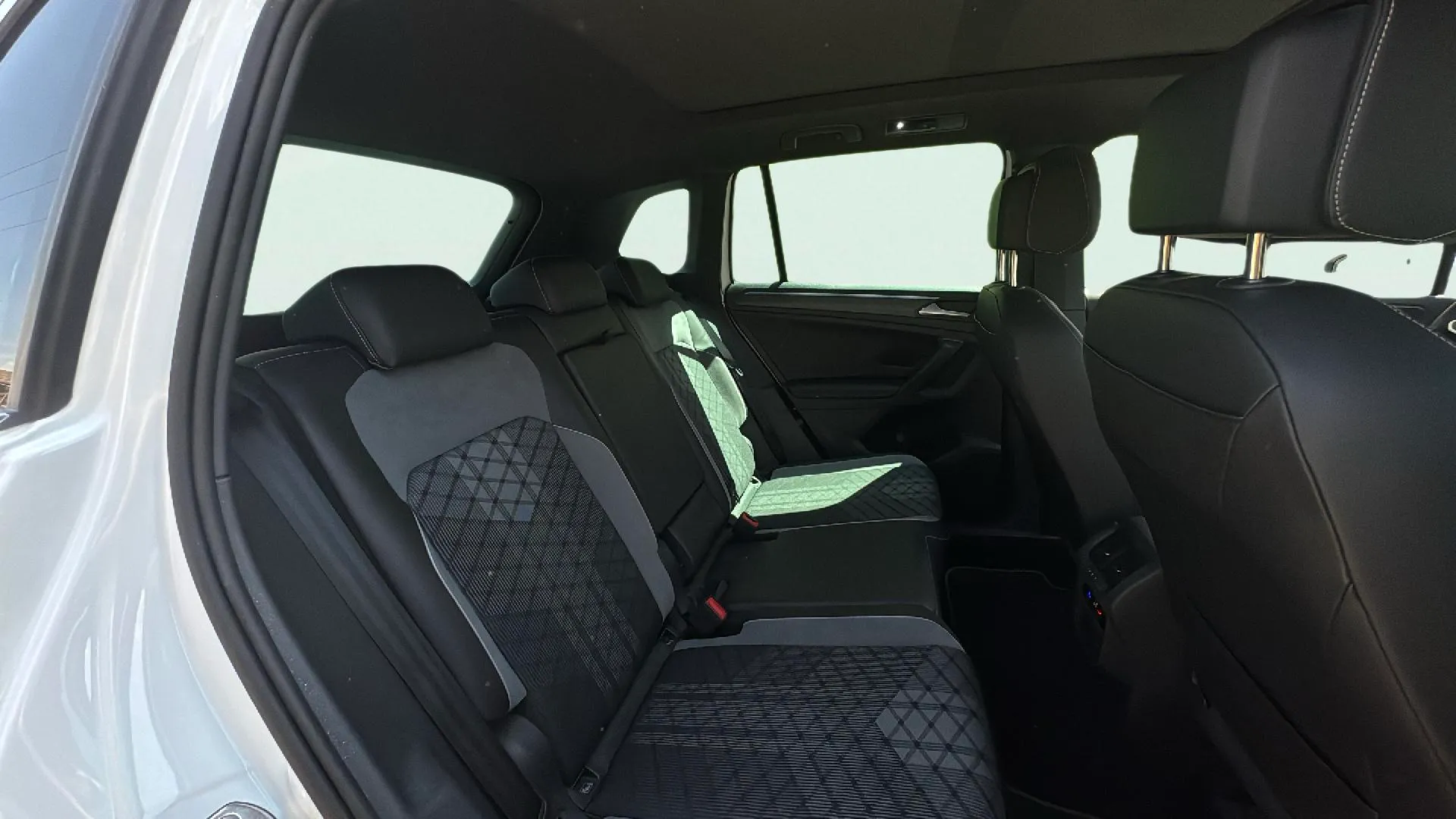 Volkswagen Tiguan R-Line 2.0 TDI DSG - foto 12
