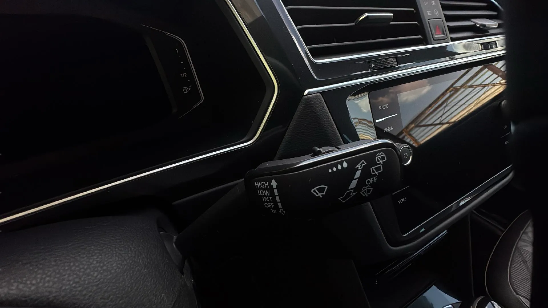 Volkswagen Tiguan R-Line 2.0 TDI DSG - foto 19