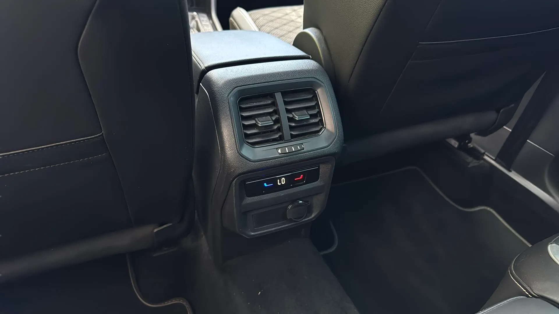 Volkswagen Tiguan R-Line 2.0 TDI DSG - foto 24