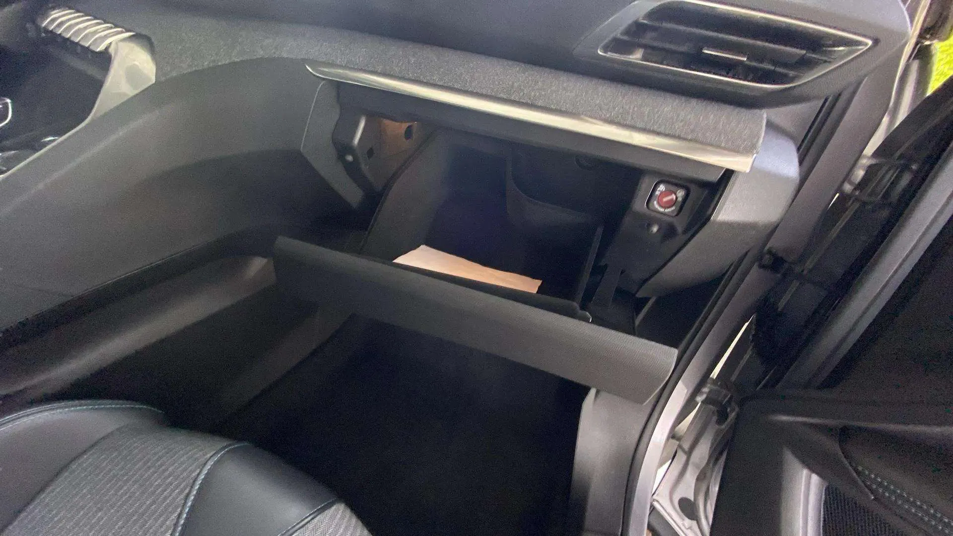 Peugeot 3008 225 e-EAT8 Allure Pack - foto 32