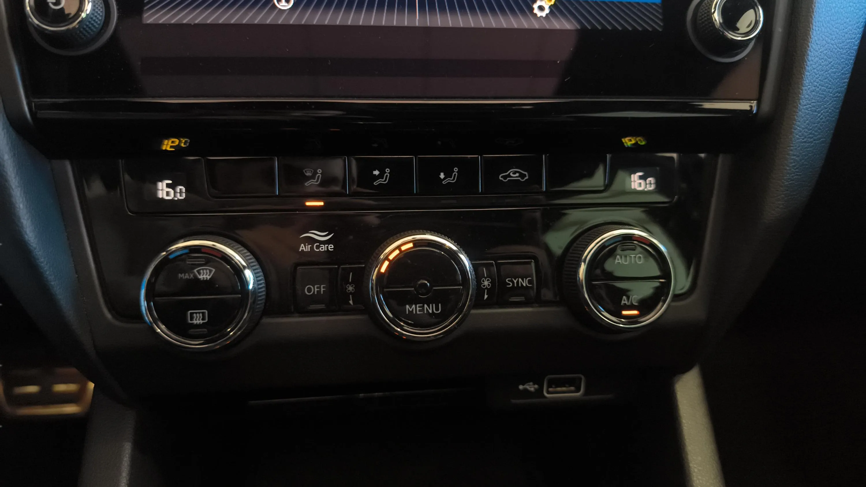 Škoda Octavia Combi 2.0 TSI DSG RS - foto 11