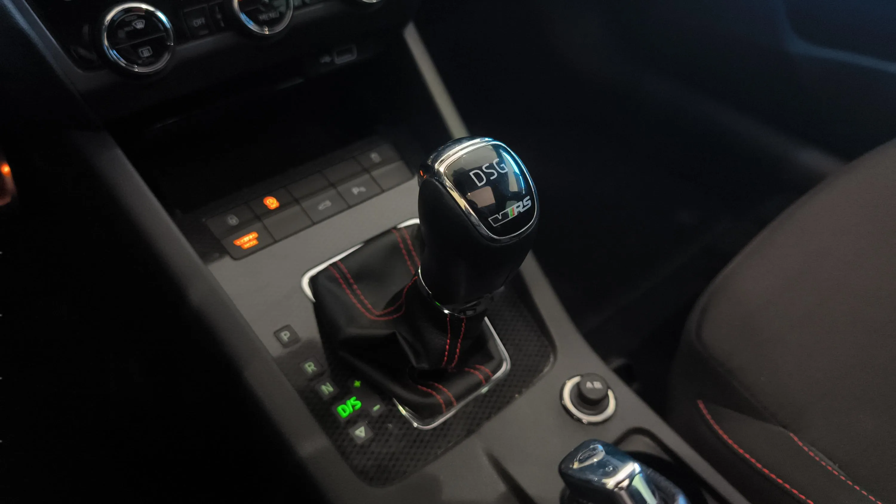 Škoda Octavia Combi 2.0 TSI DSG RS - foto 12