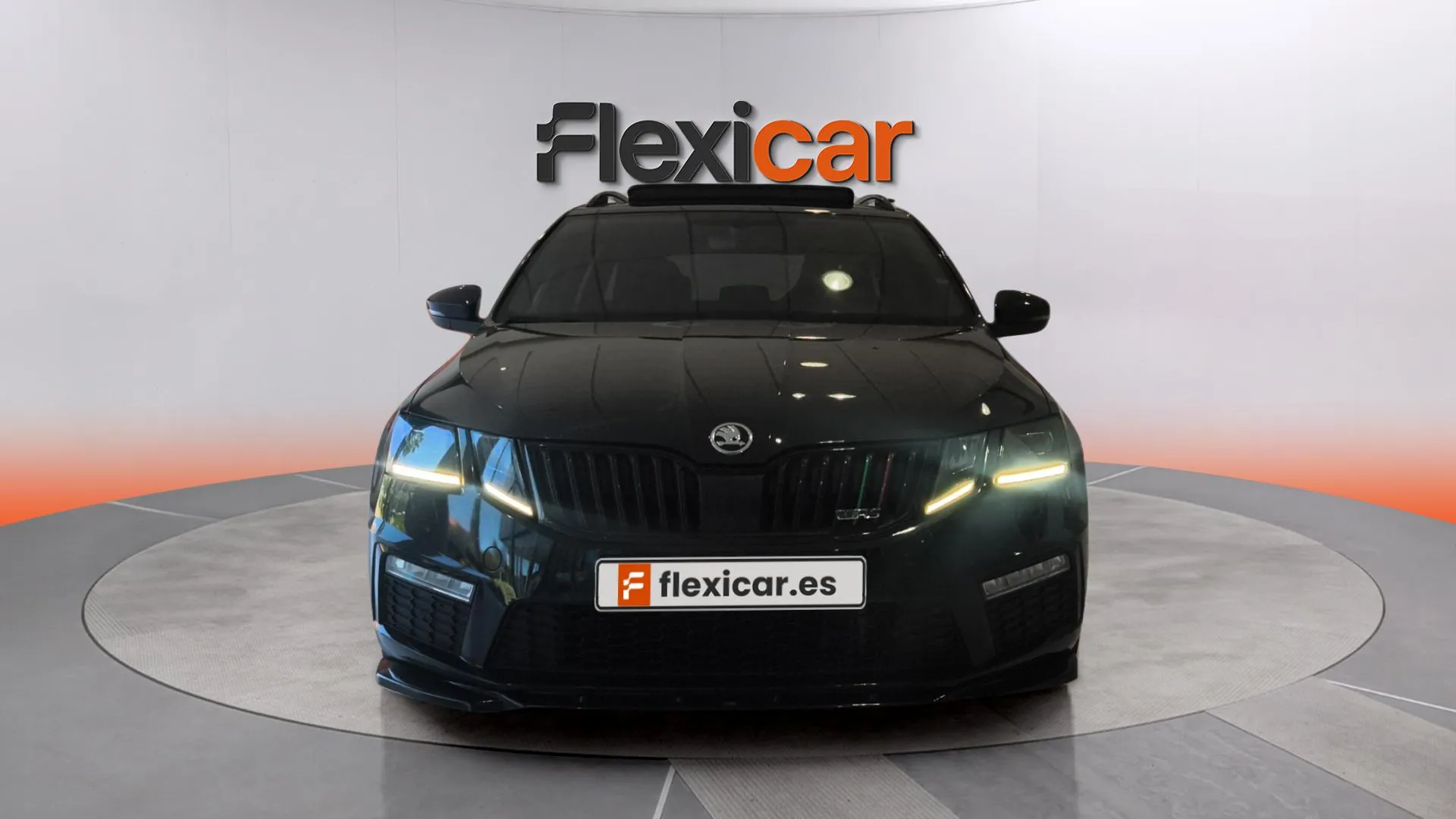 Škoda Octavia Combi 2.0 TSI DSG RS - foto 2